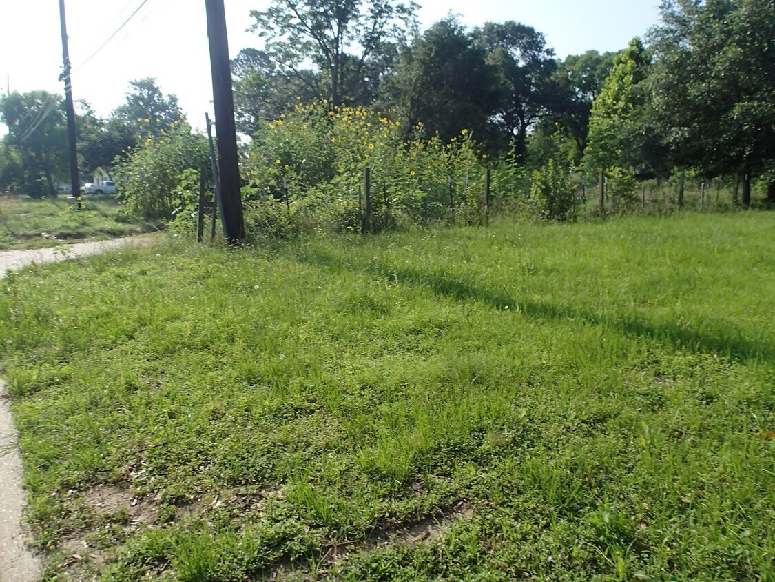 5915 Roberts Road Property Photo 2