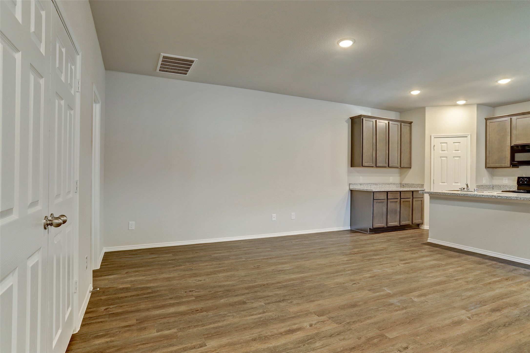 409 S 12th Street B Property Photo 3