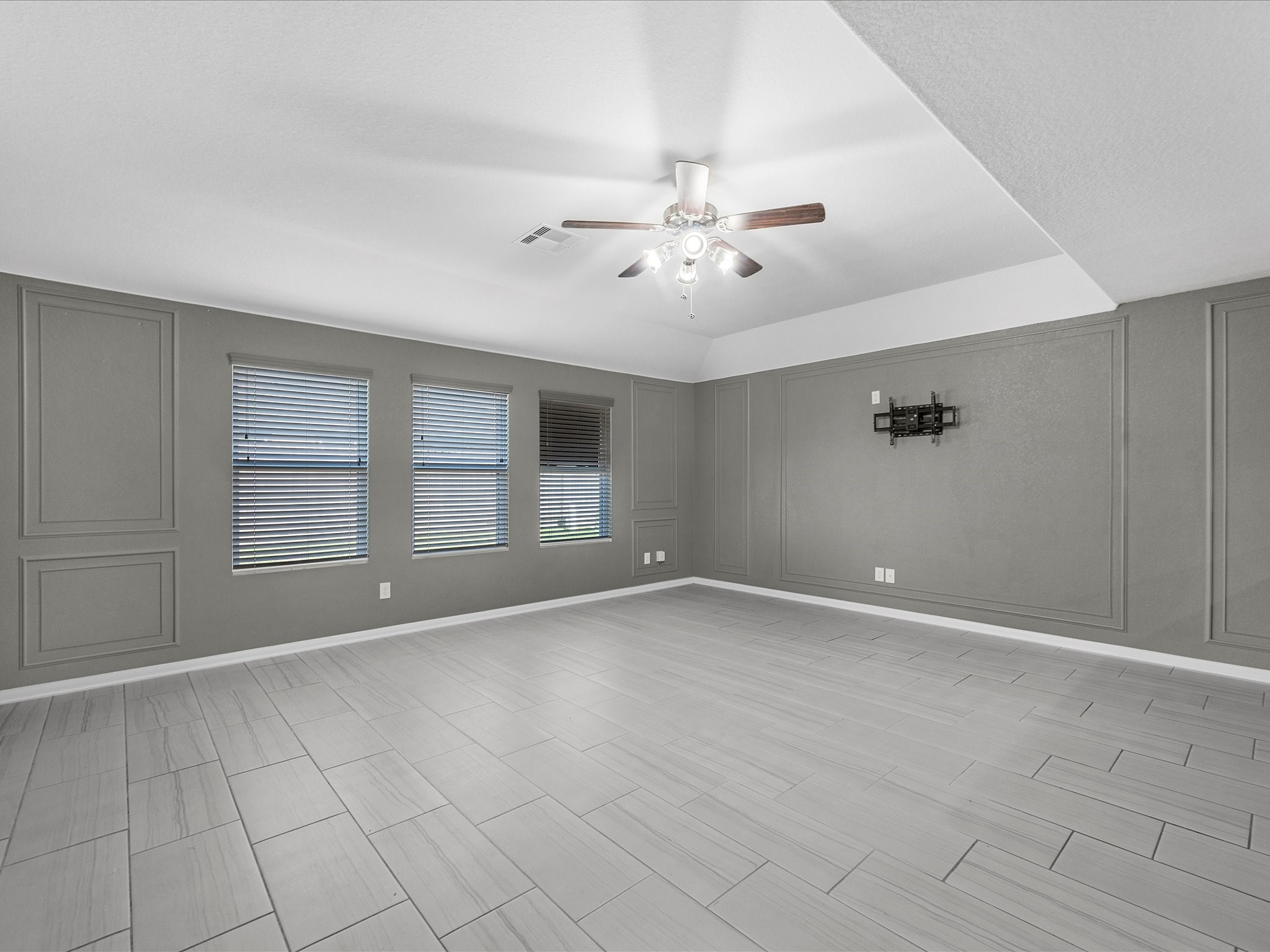 2606 Zephyr Lane Property Photo 4
