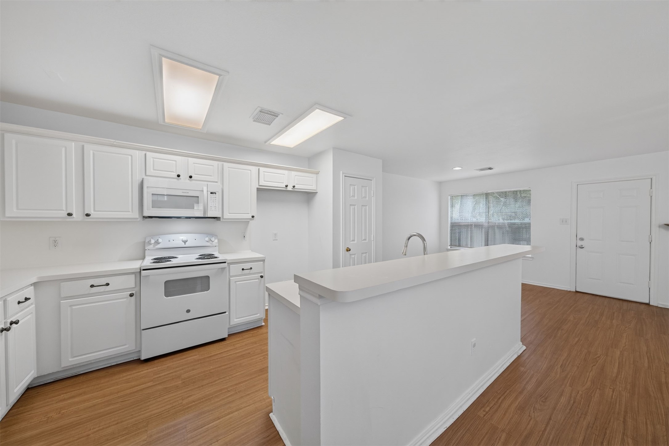 130 S Walden Elms Circle Property Photo 7