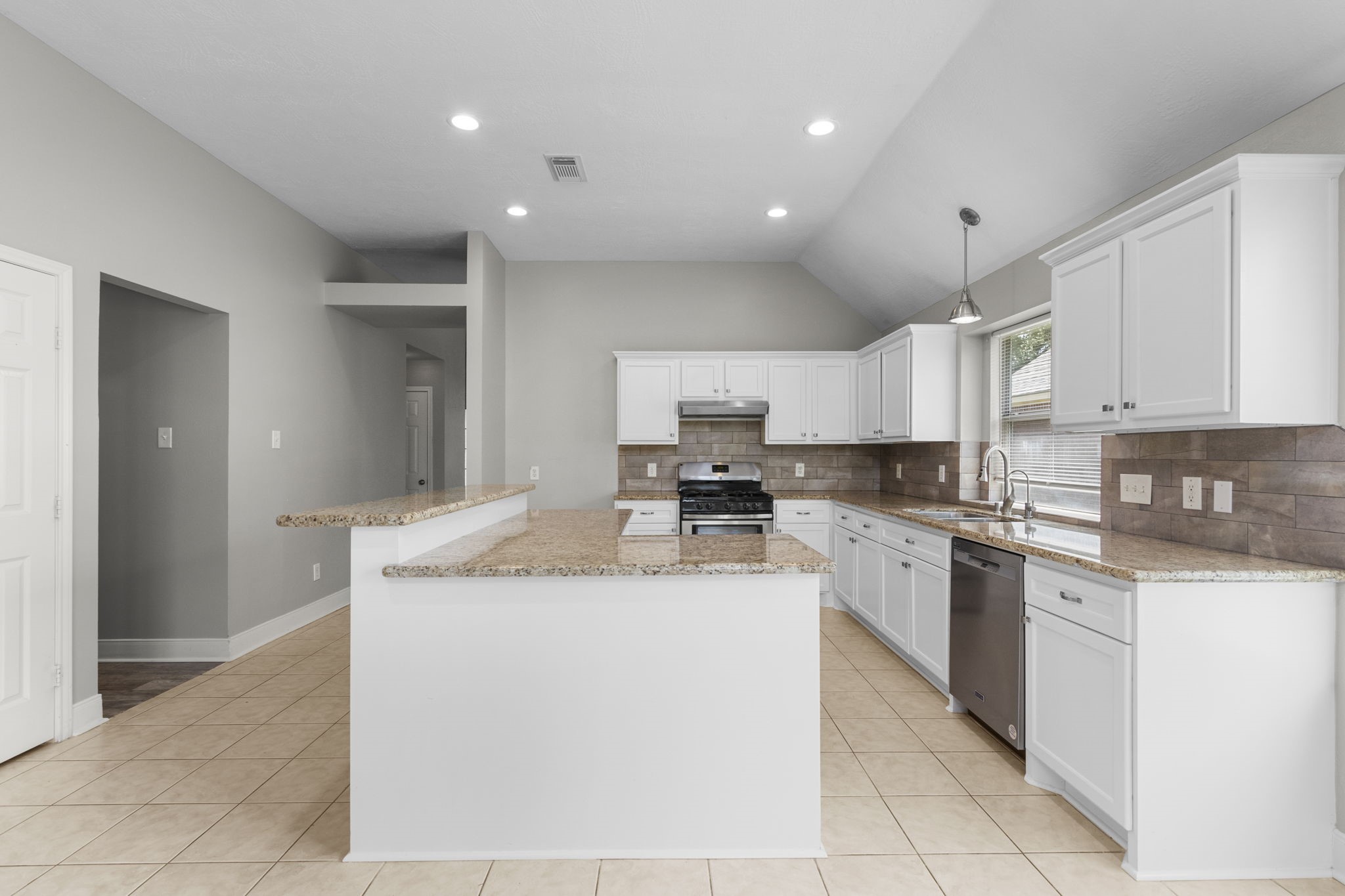20314 Pomegranate Lane Property Photo 5
