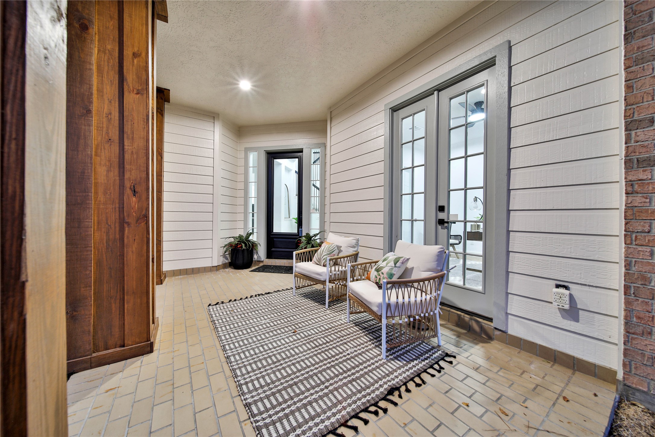 33319 White Oak Court Property Photo 3