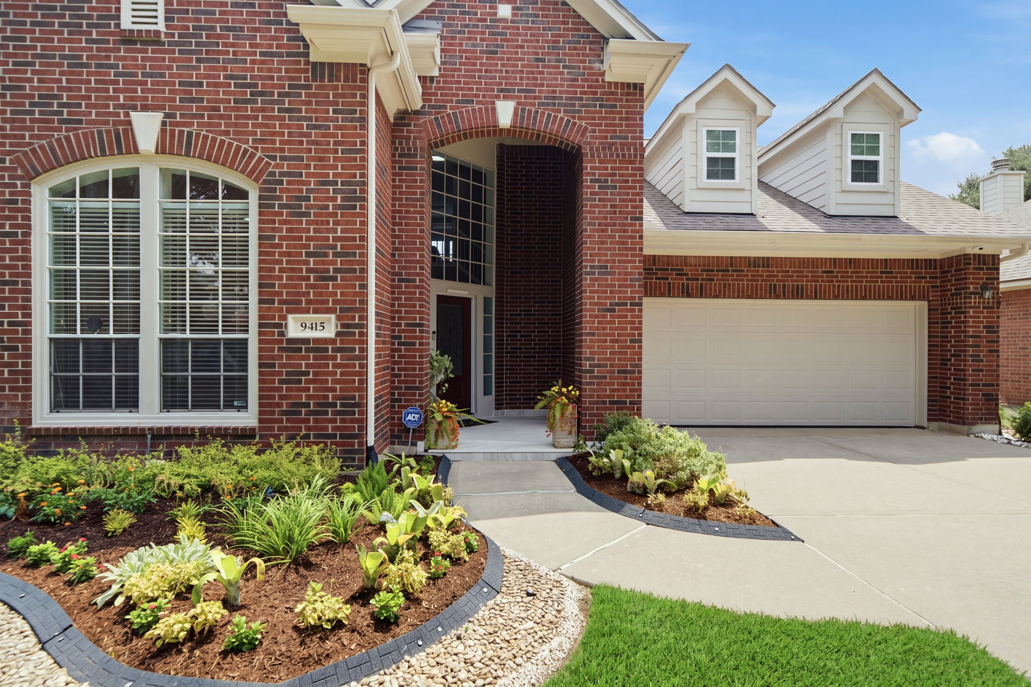 9415 Kari Springs Court Property Photo 5