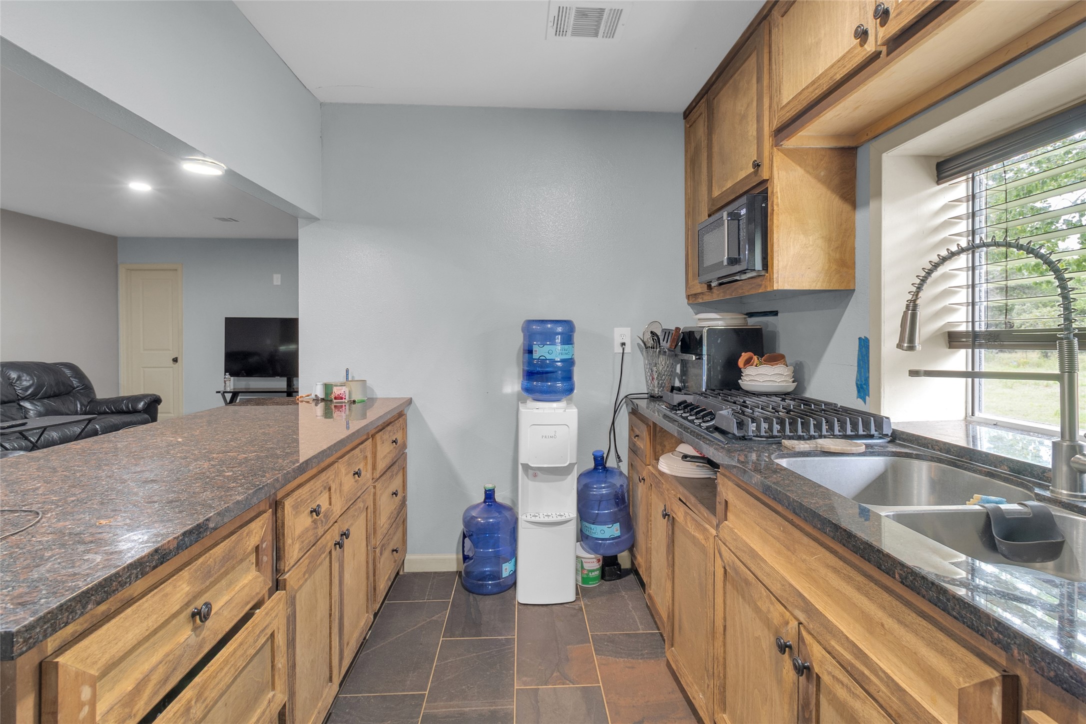 2396 Fm 109 Property Photo 7