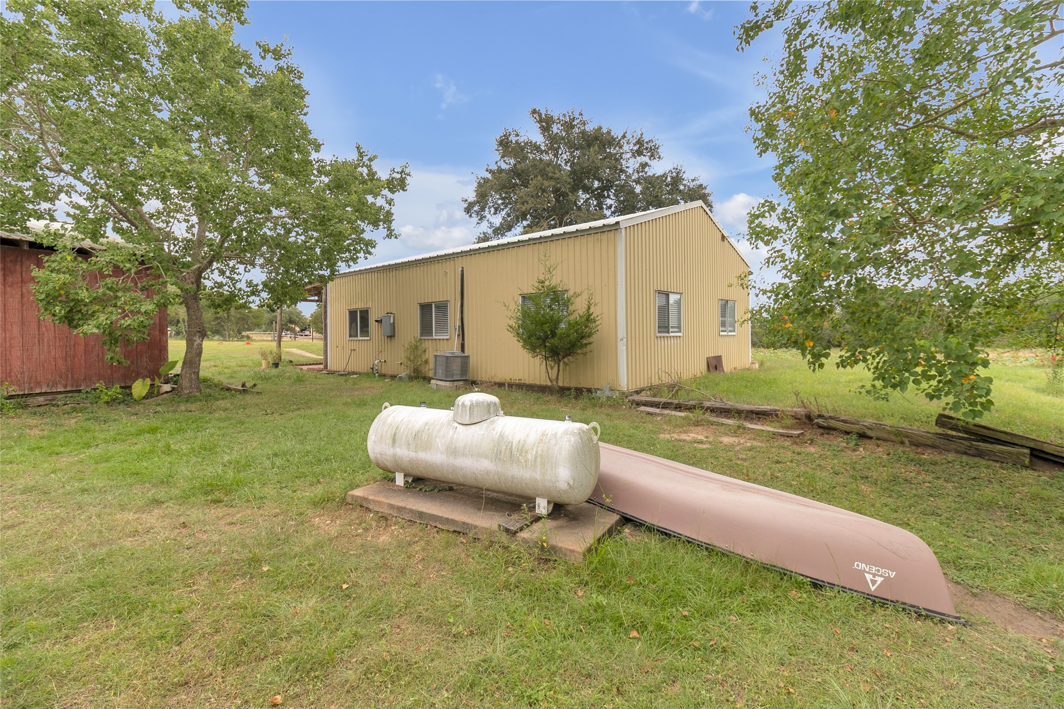 2396 Fm 109 Property Photo 17