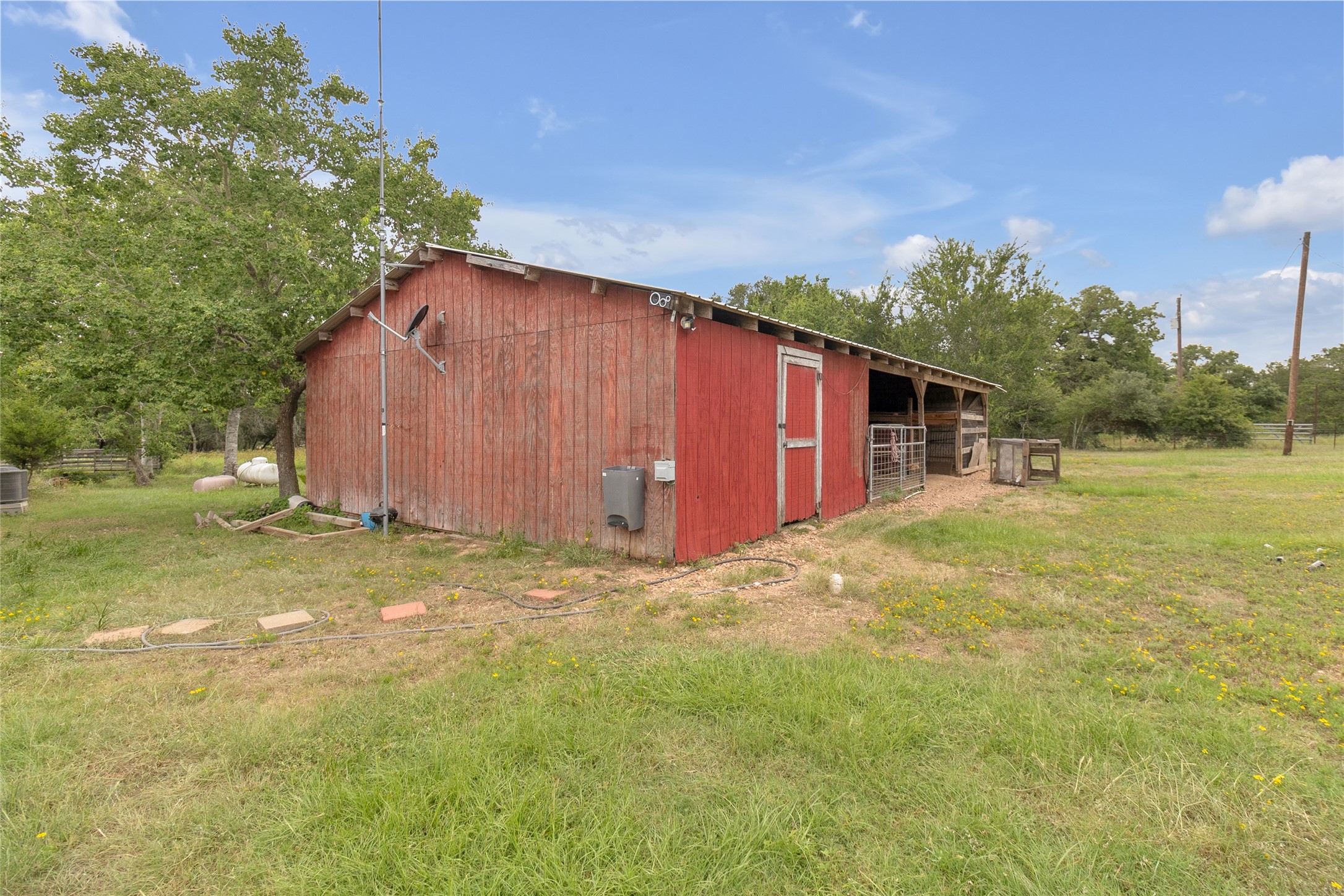 2396 Fm 109 Property Photo 20