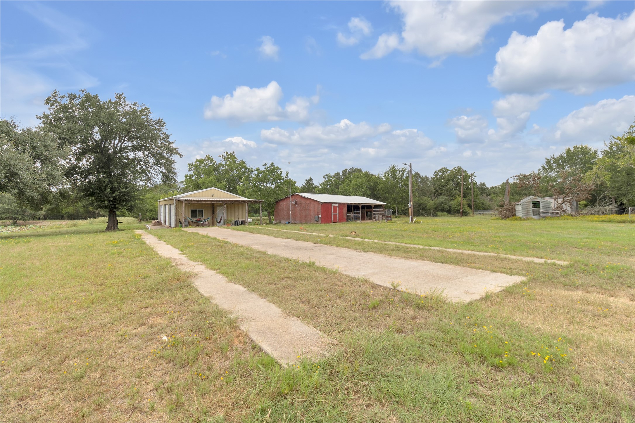 2396 Fm 109 Property Photo 22
