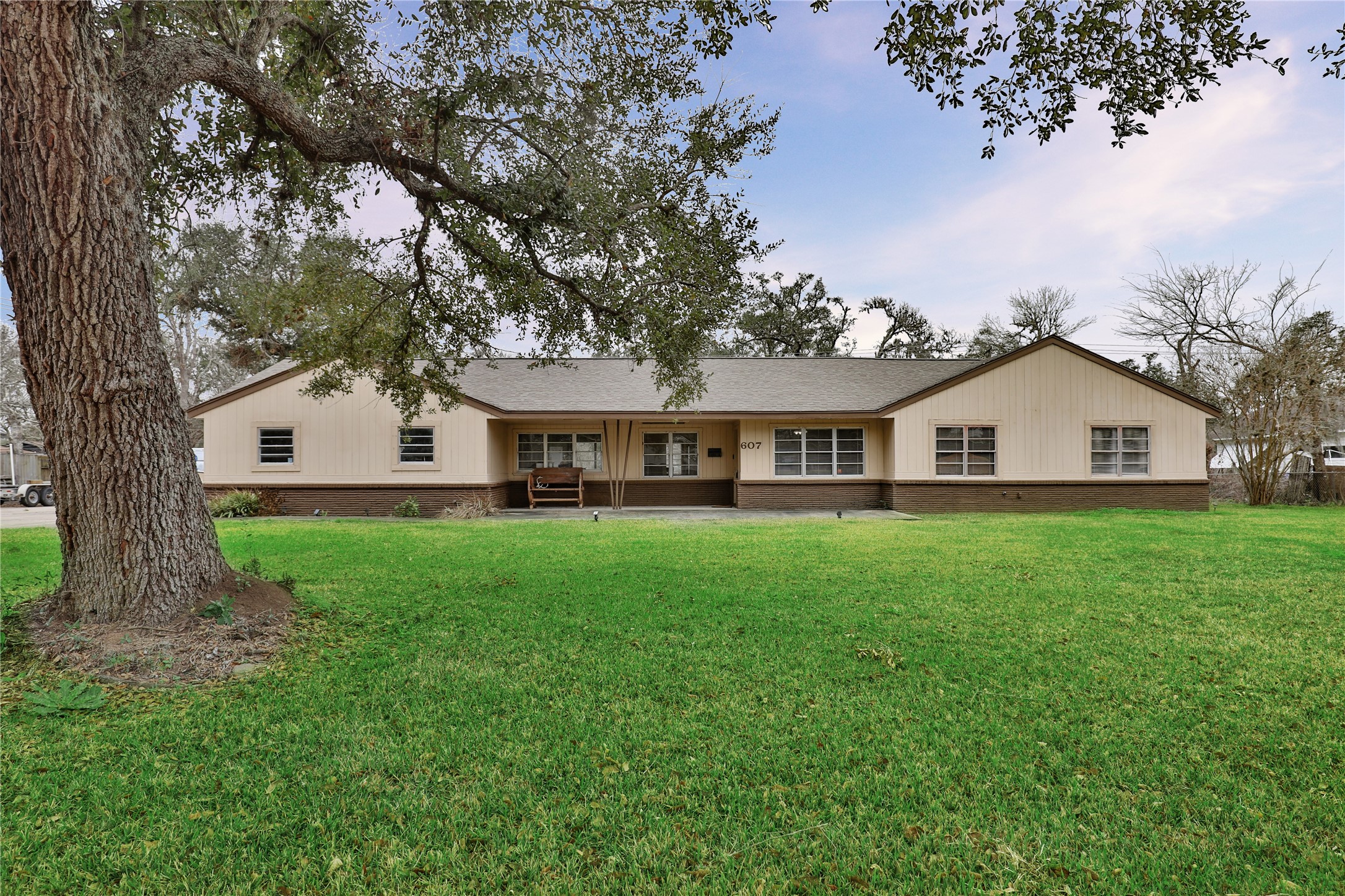 607 Magnolia Street Property Photo 2