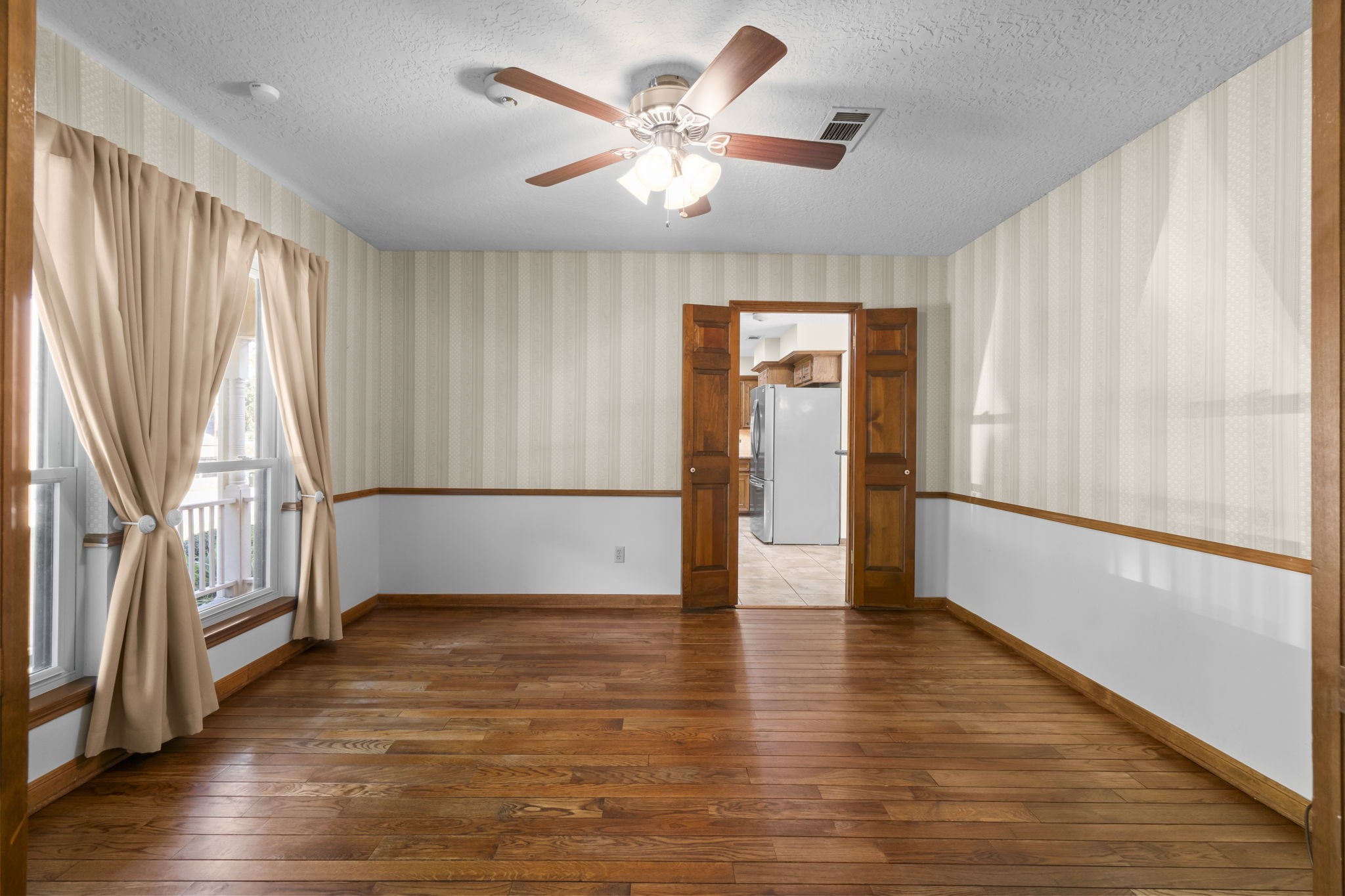 303 Scarborough Drive Property Photo 5