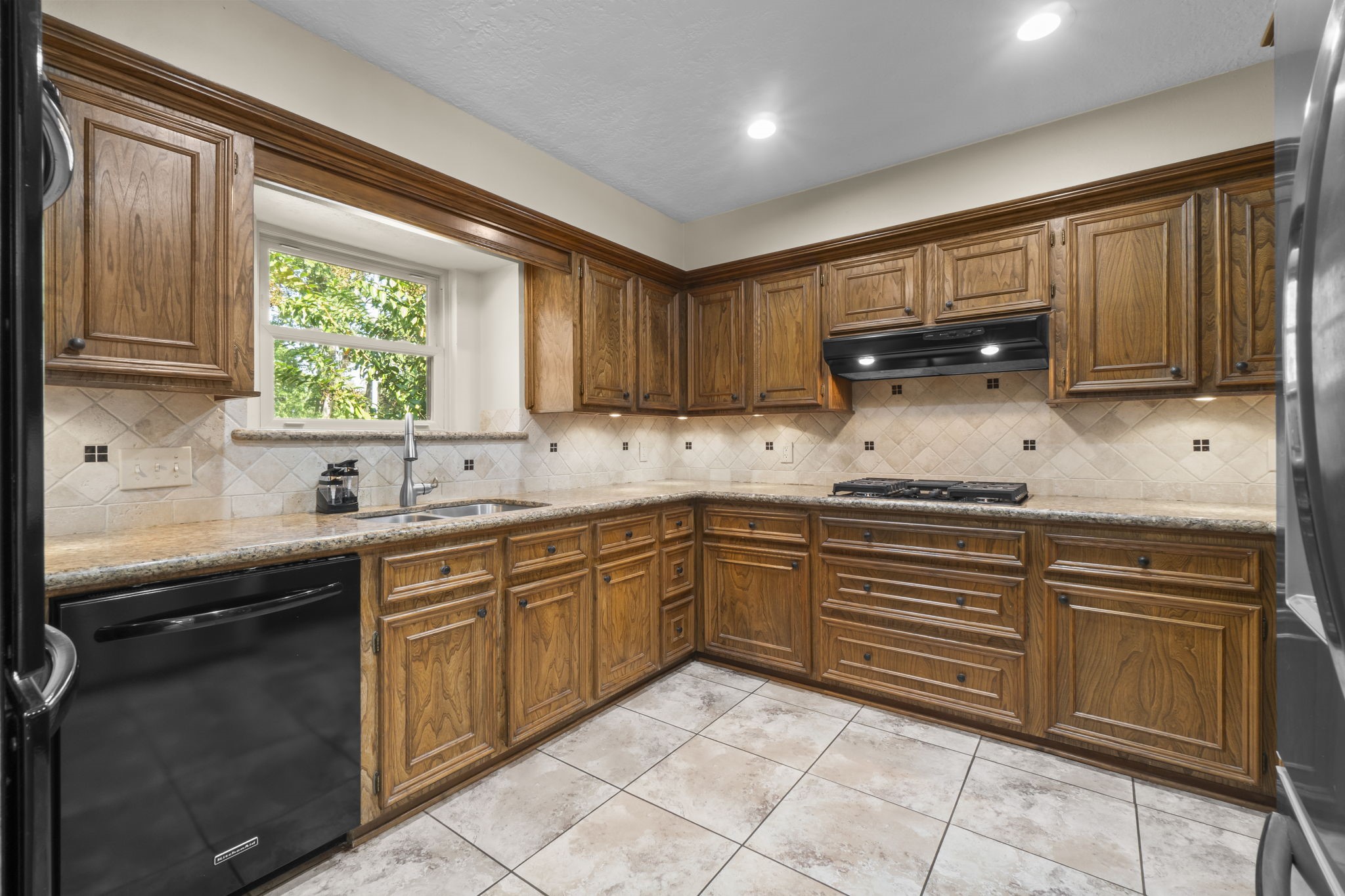 303 Scarborough Drive Property Photo 10