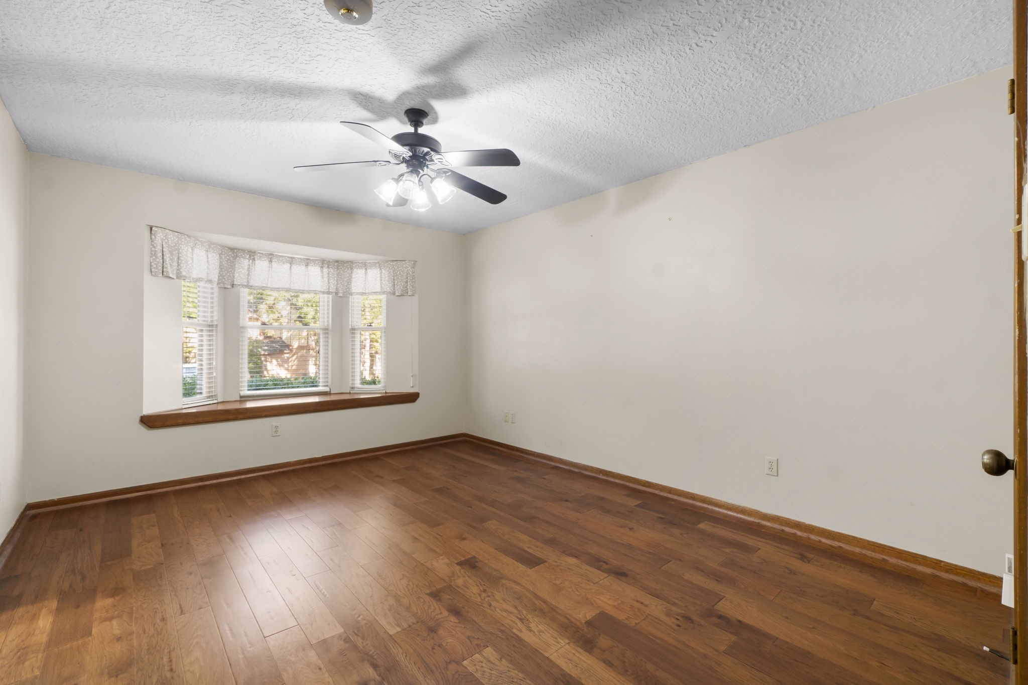 303 Scarborough Drive Property Photo 12