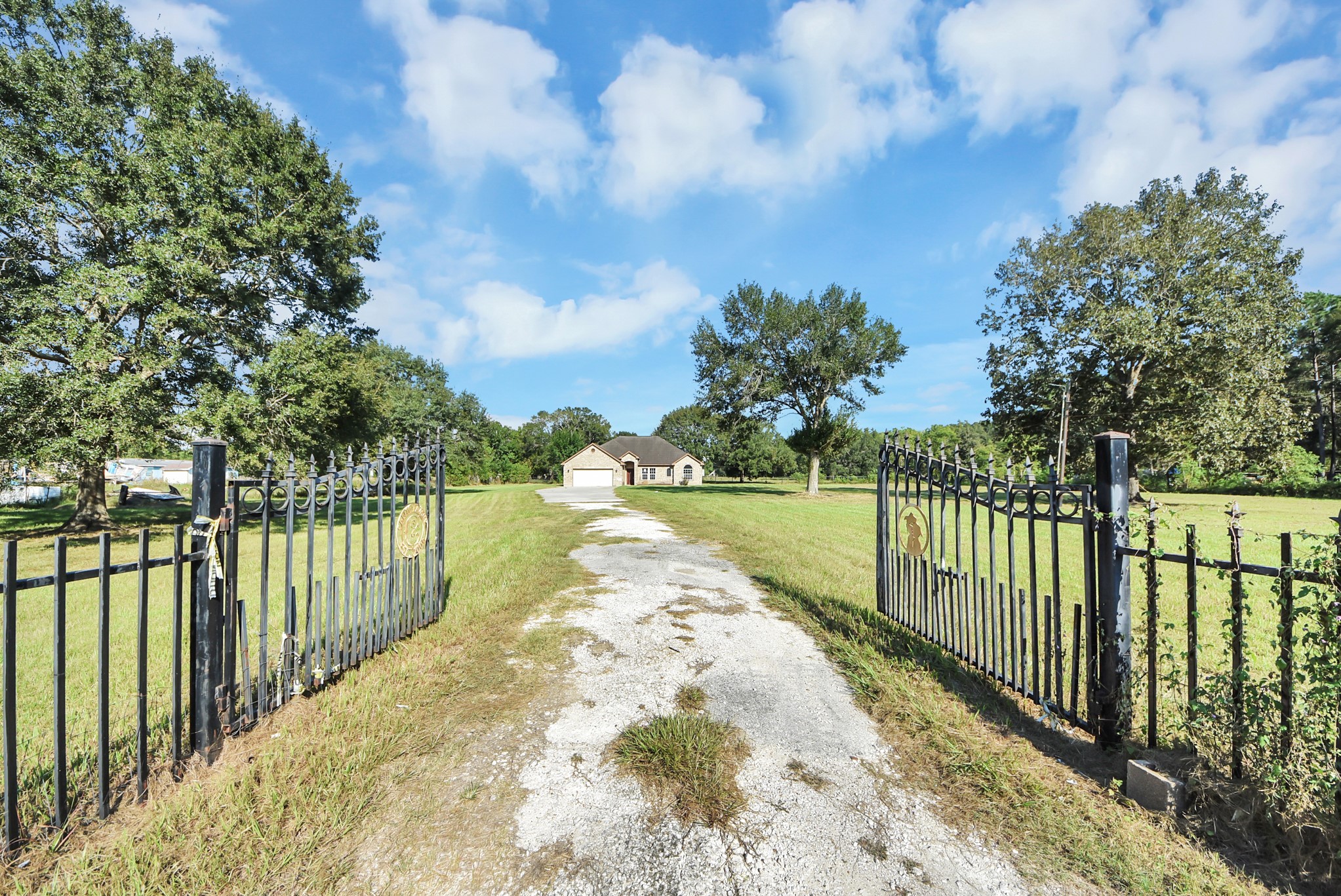 314 County Road 6881 N Property Photo 3