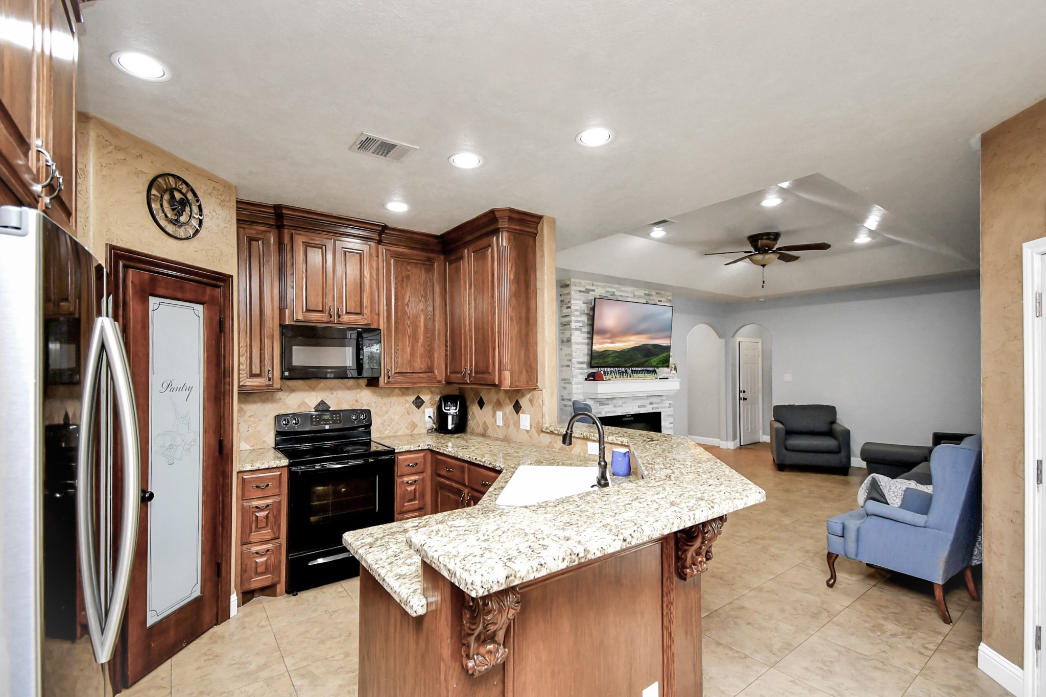 314 County Road 6881 N Property Photo 8