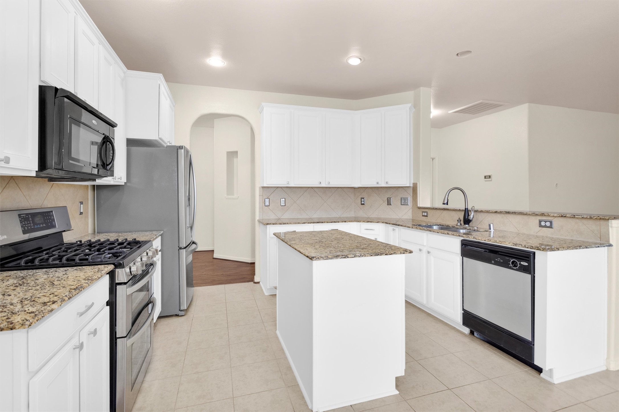 602 Blue Oasis Court Property Photo 14