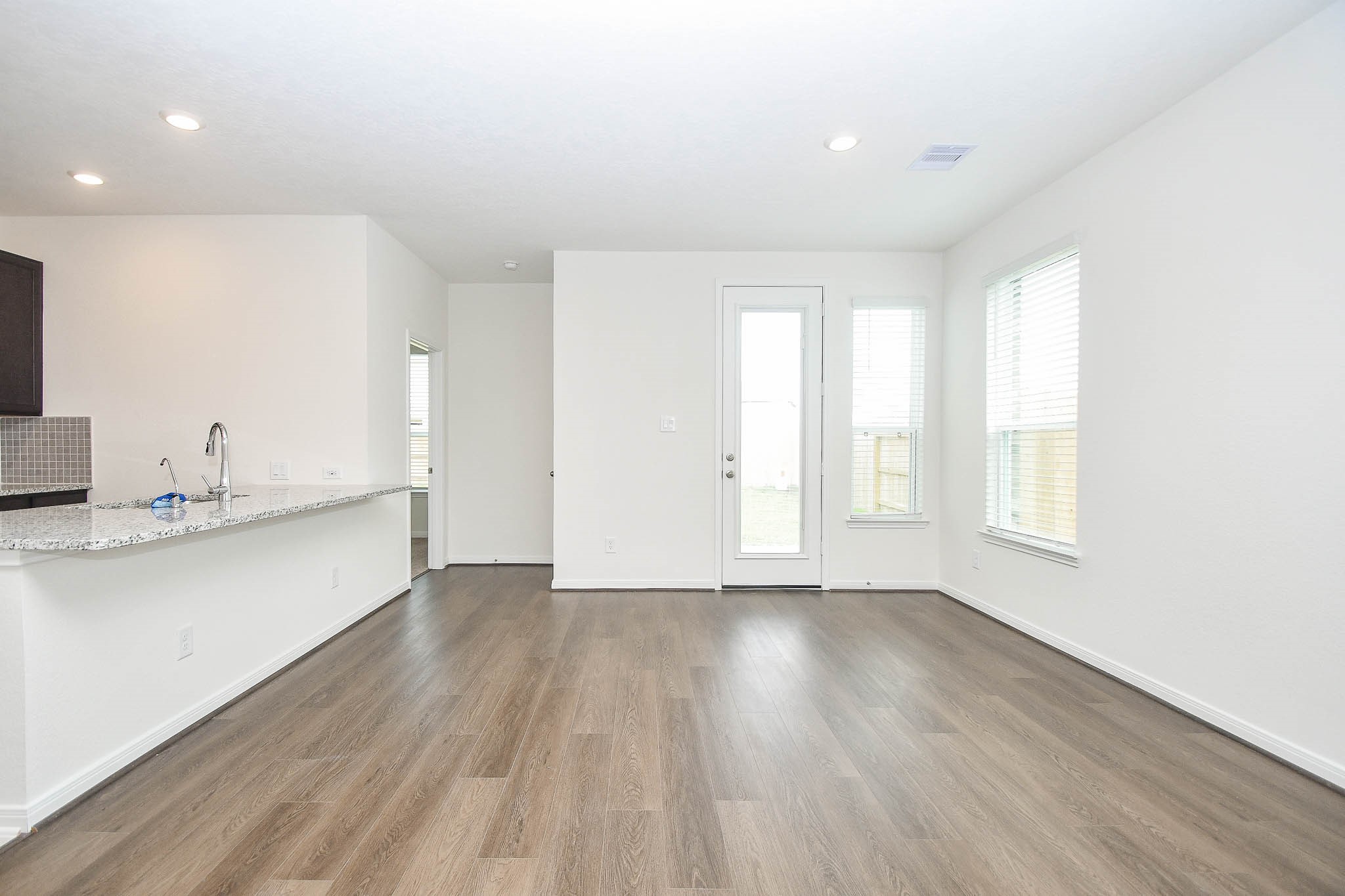 25230 Benroe Street Property Photo 6