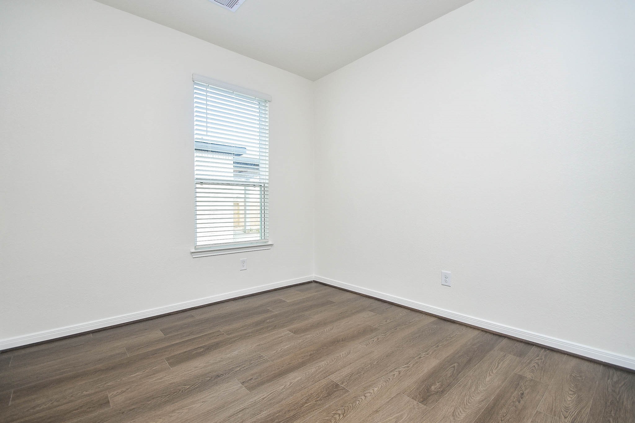 25230 Benroe Street Property Photo 12