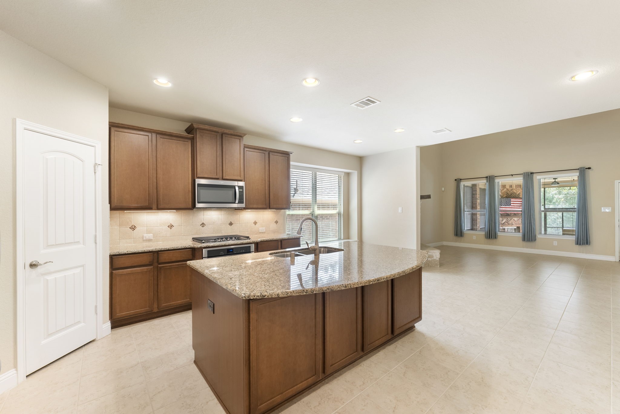 3565 Falcon Way Property Photo 9