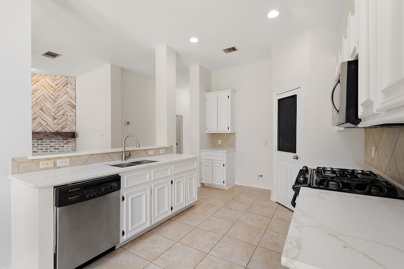 28207 Everett Knolls Drive Property Photo 10