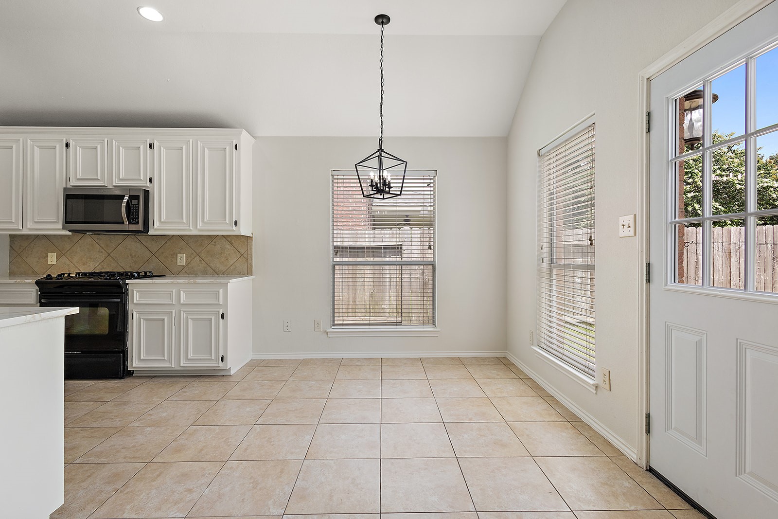 28207 Everett Knolls Drive Property Photo 11