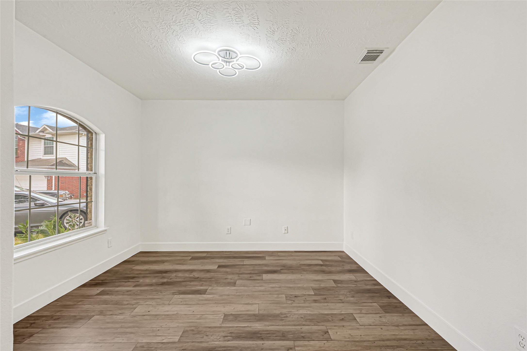 22510 Rocky Glen Court Property Photo 4