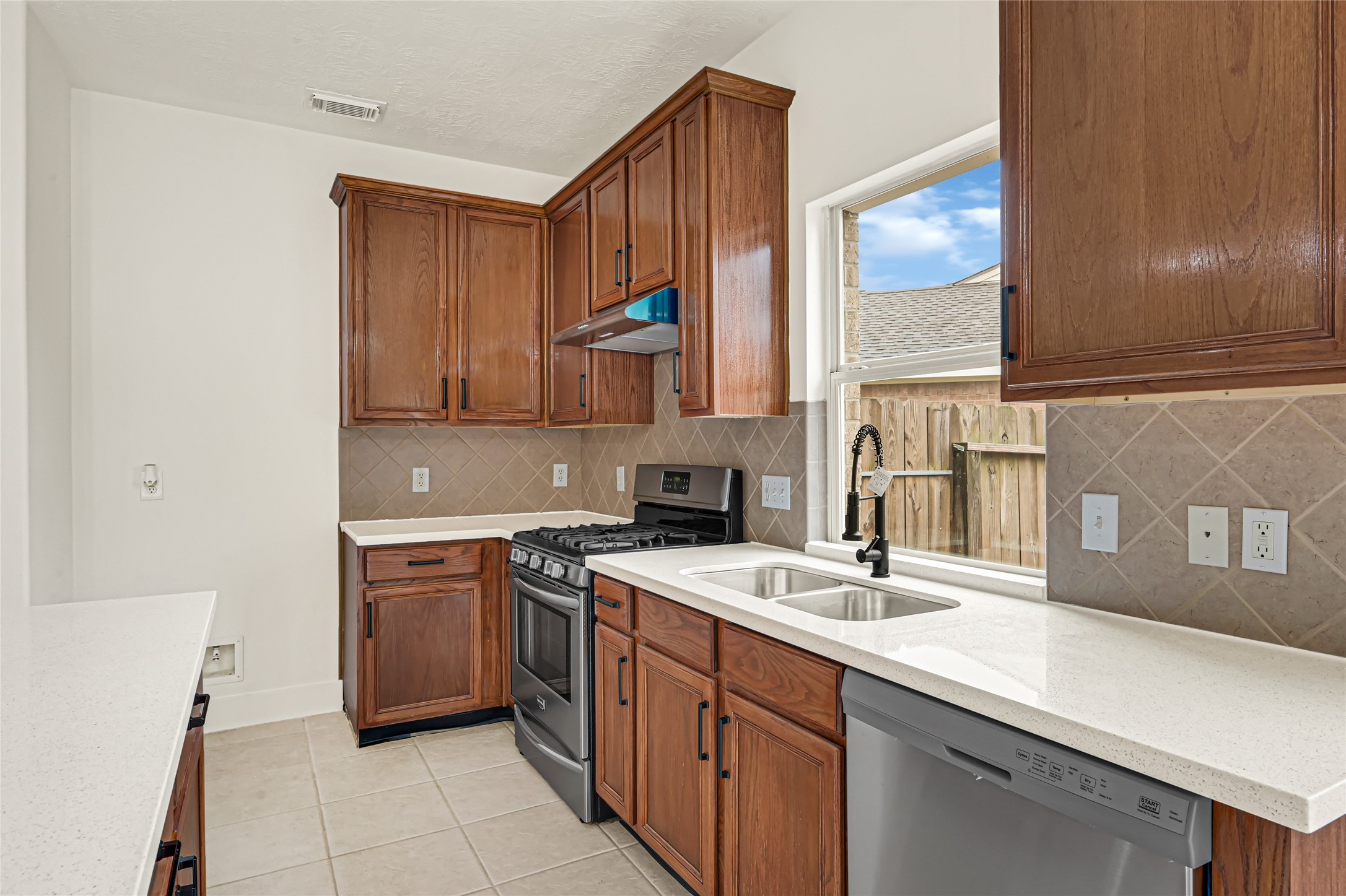 22510 Rocky Glen Court Property Photo 7