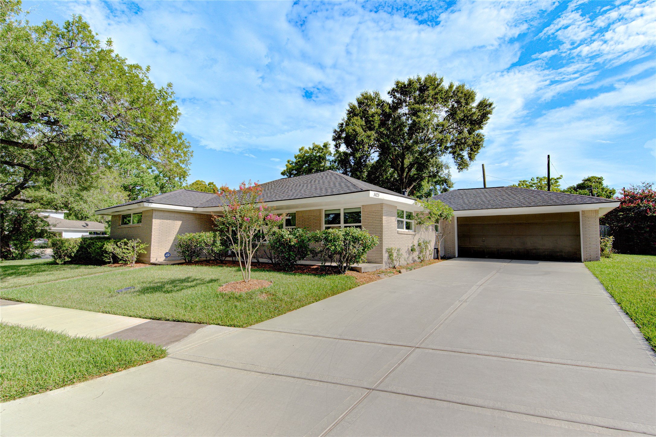 5025 Hazelton Street Property Photo 1