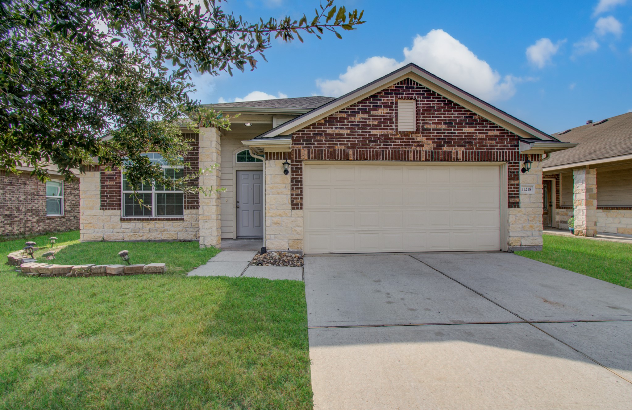 11218 Royal Sands Court Property Photo 2