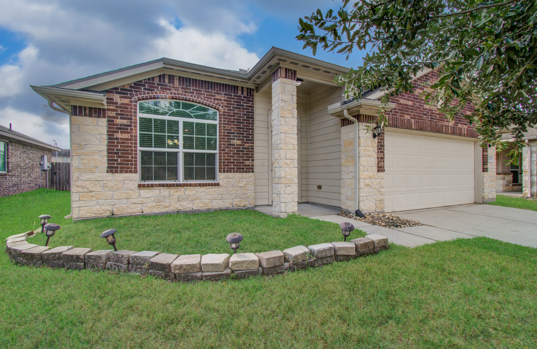 11218 Royal Sands Court Property Photo 3