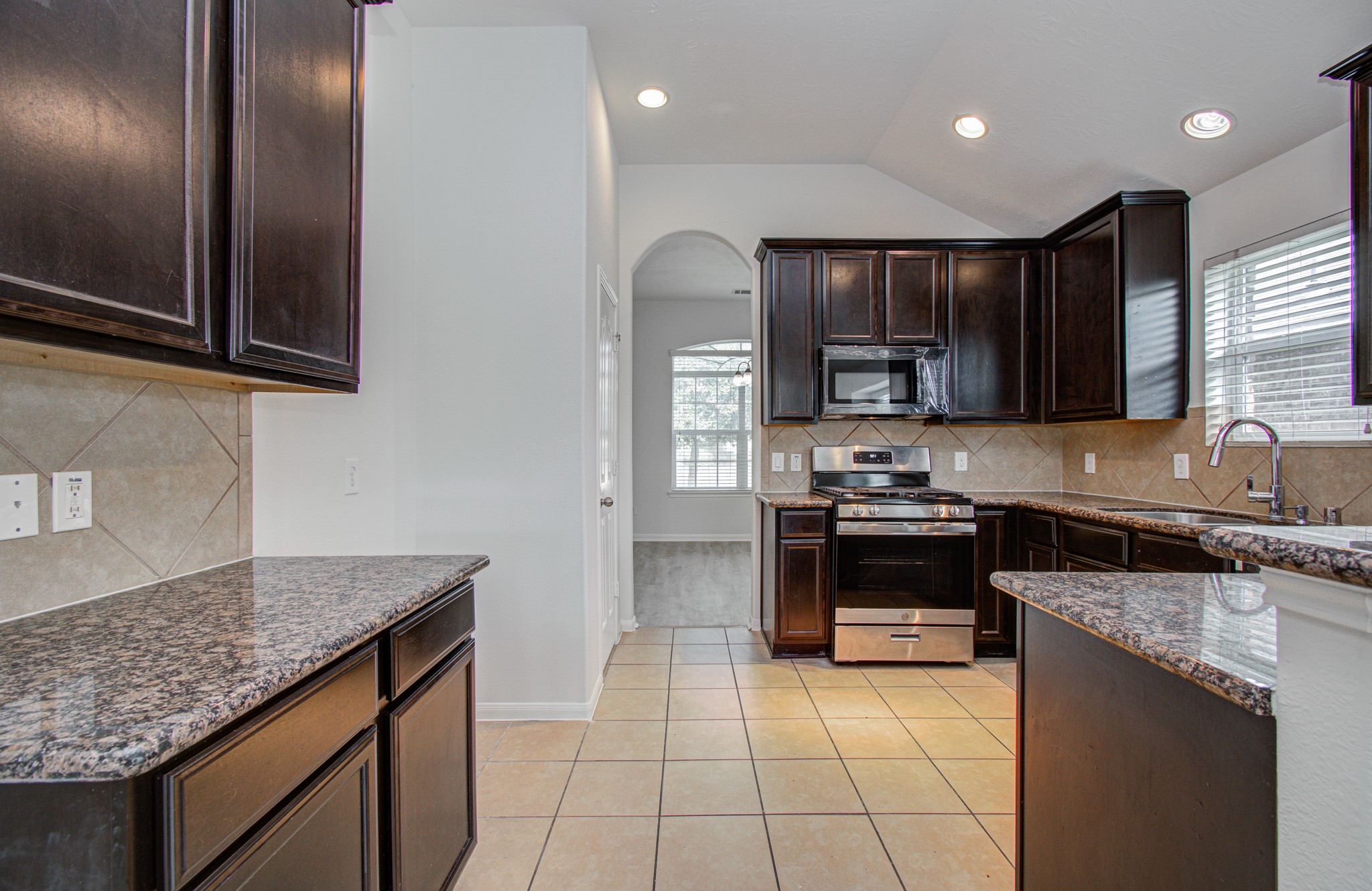 11218 Royal Sands Court Property Photo 27