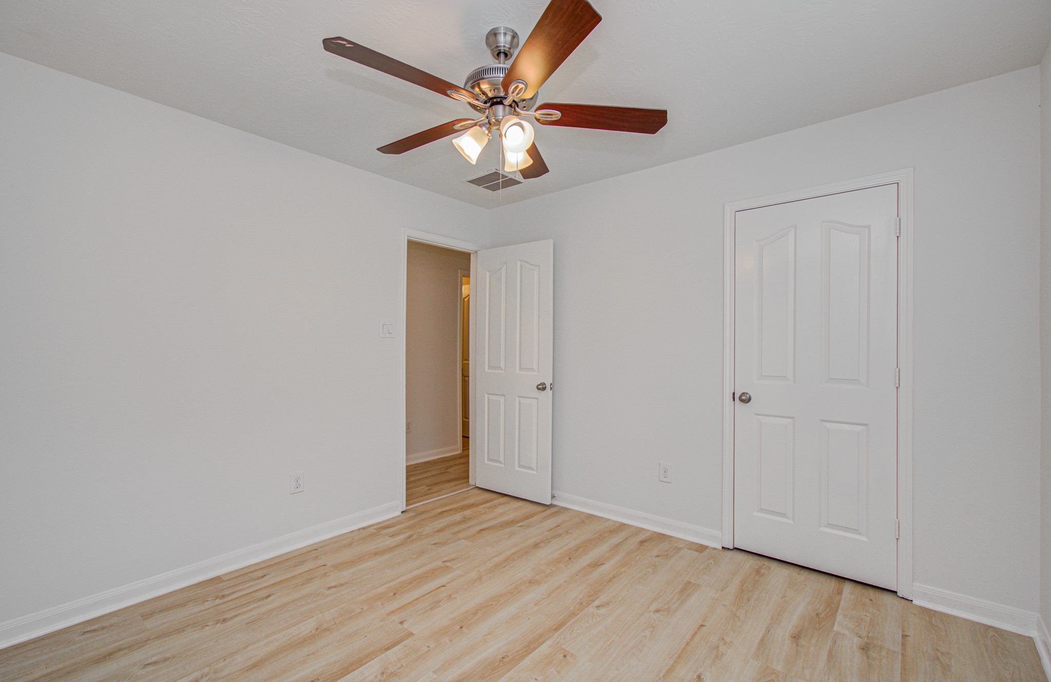 11218 Royal Sands Court Property Photo 30