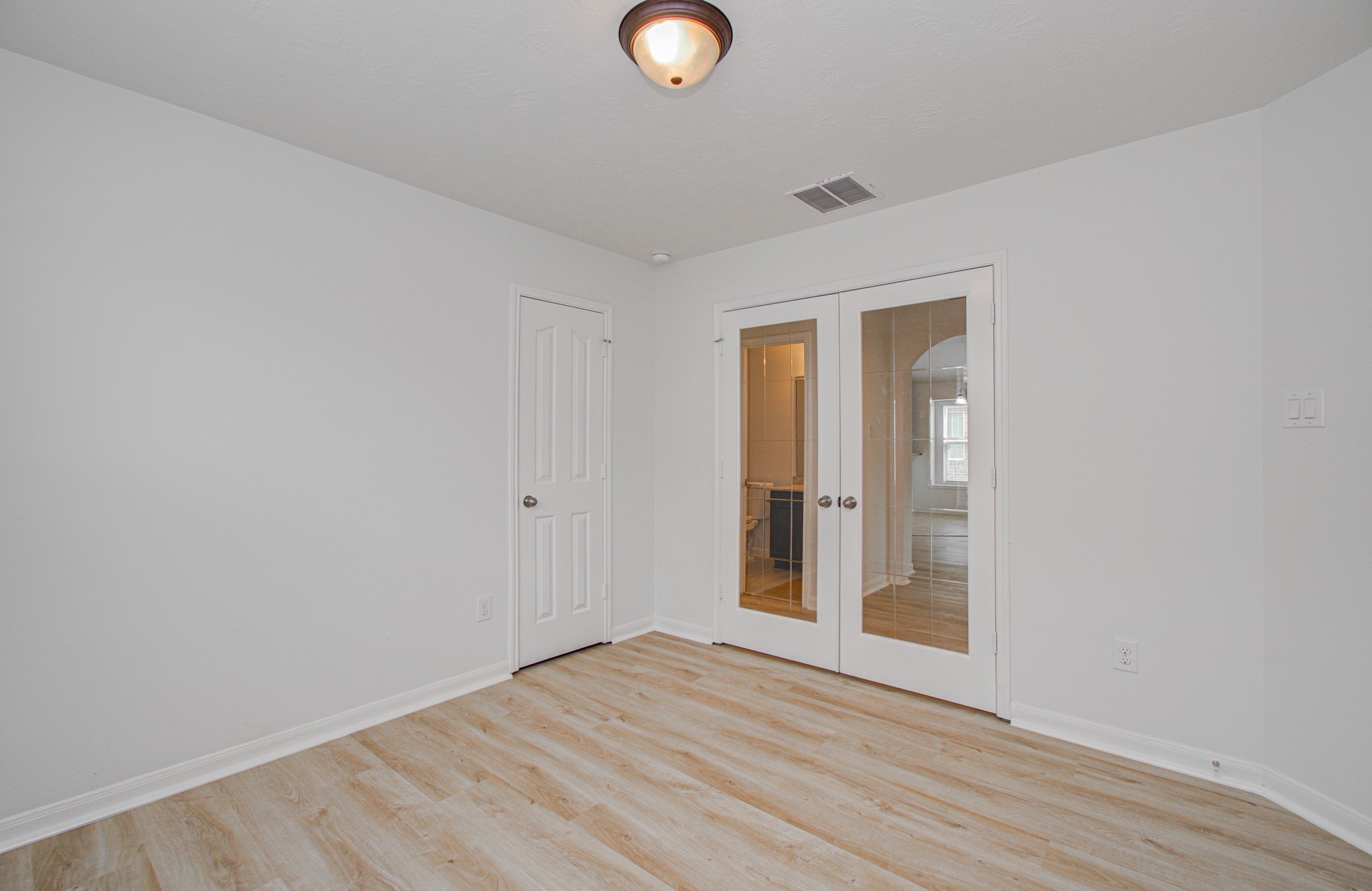11218 Royal Sands Court Property Photo 32