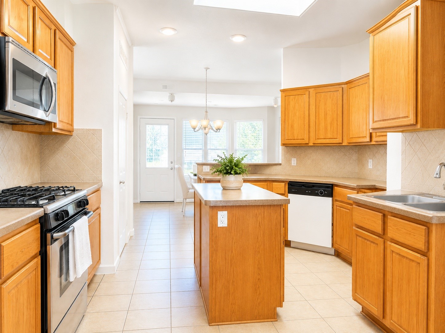 14427 Keystone Green Drive Property Photo 3