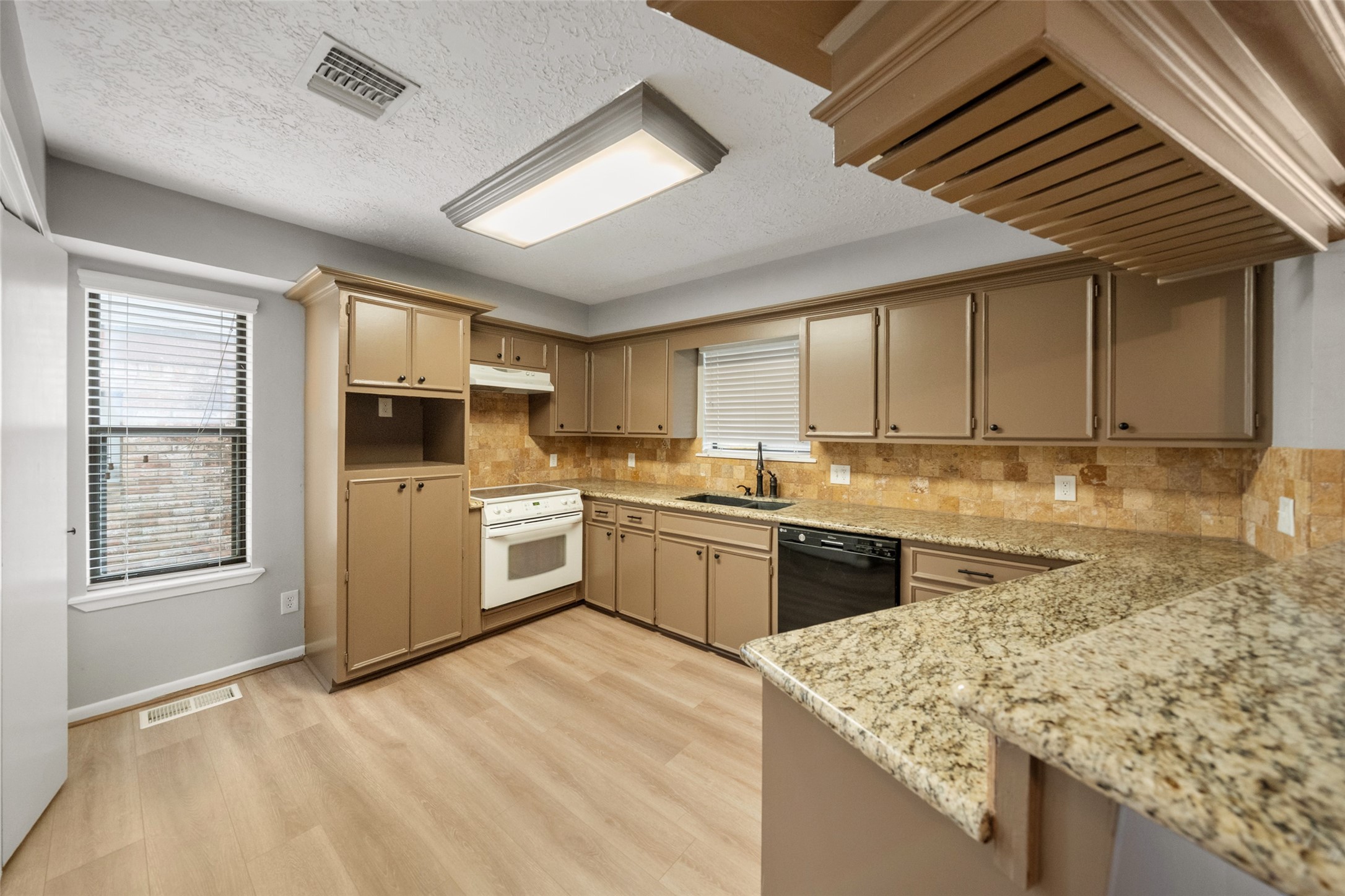 25 Shady Oak Lane Property Photo 15