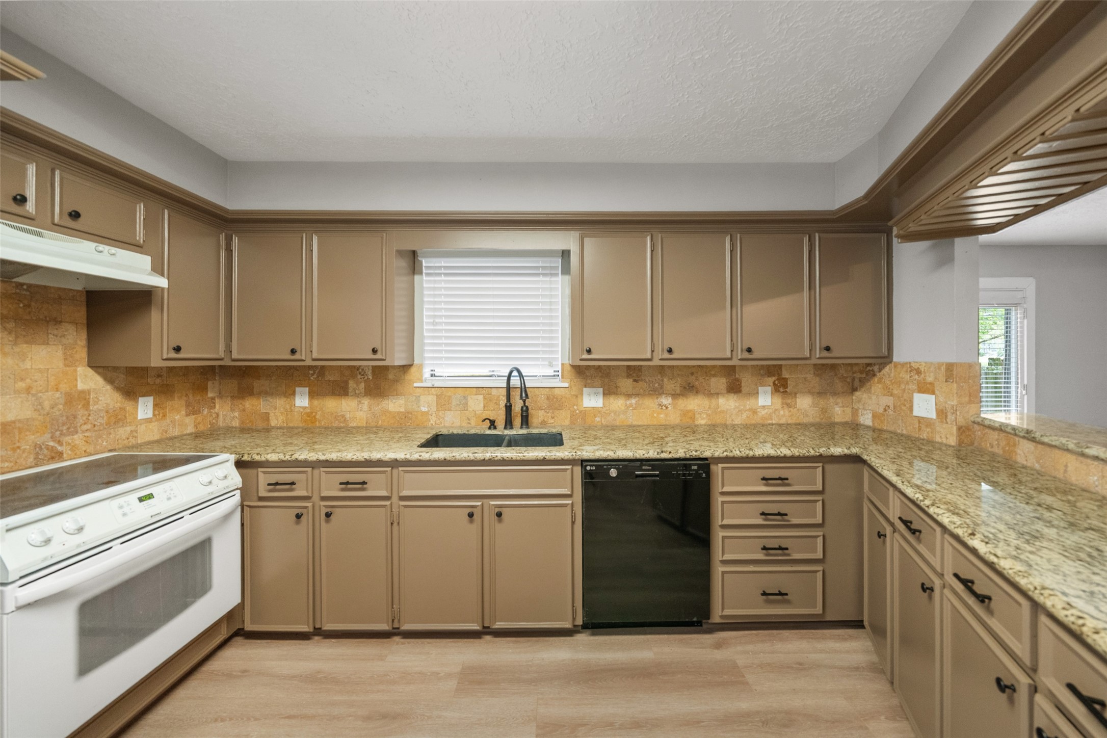 25 Shady Oak Lane Property Photo 16