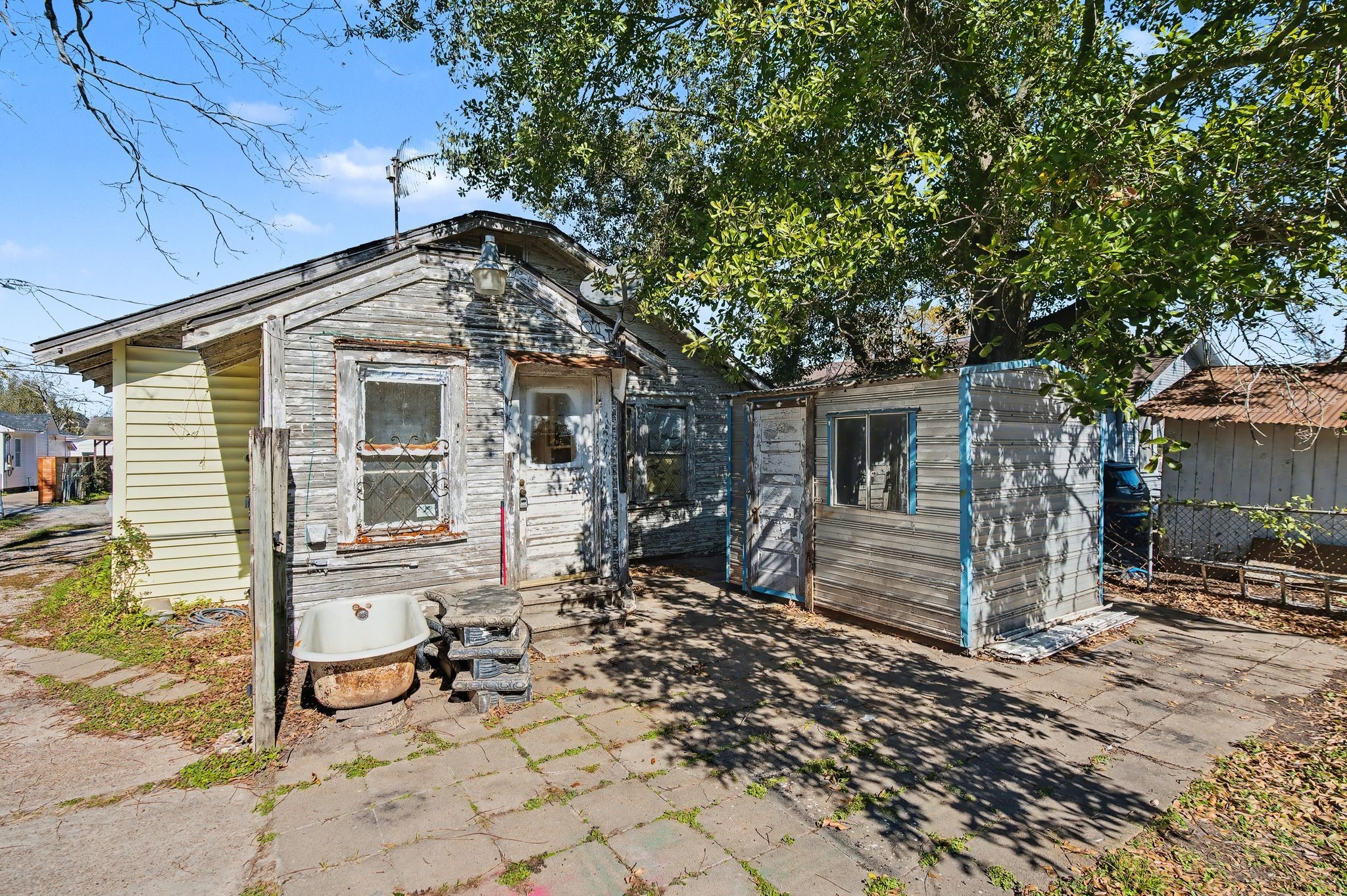 1218 Genova Street Property Photo 8