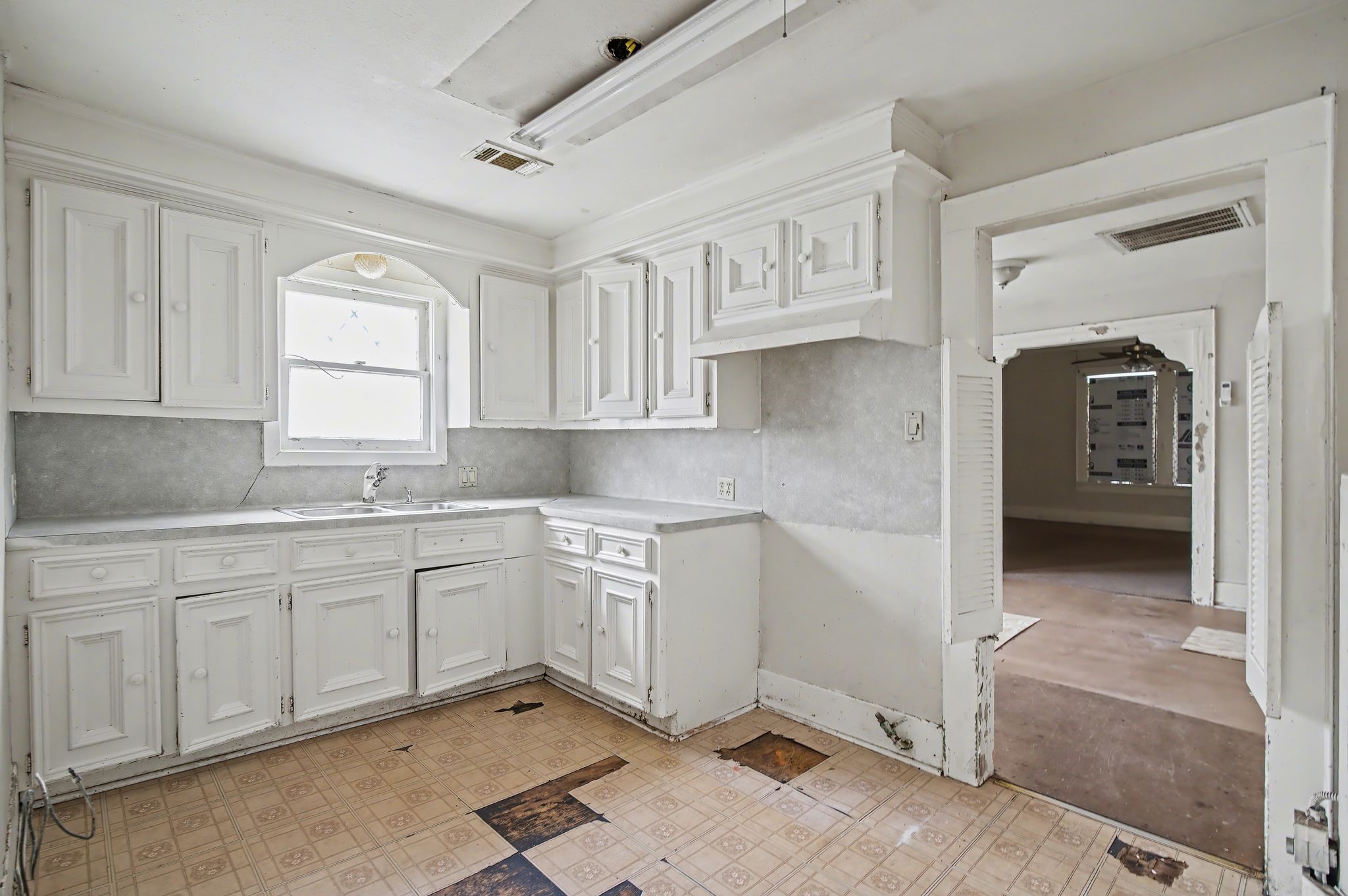 1218 Genova Street Property Photo 12