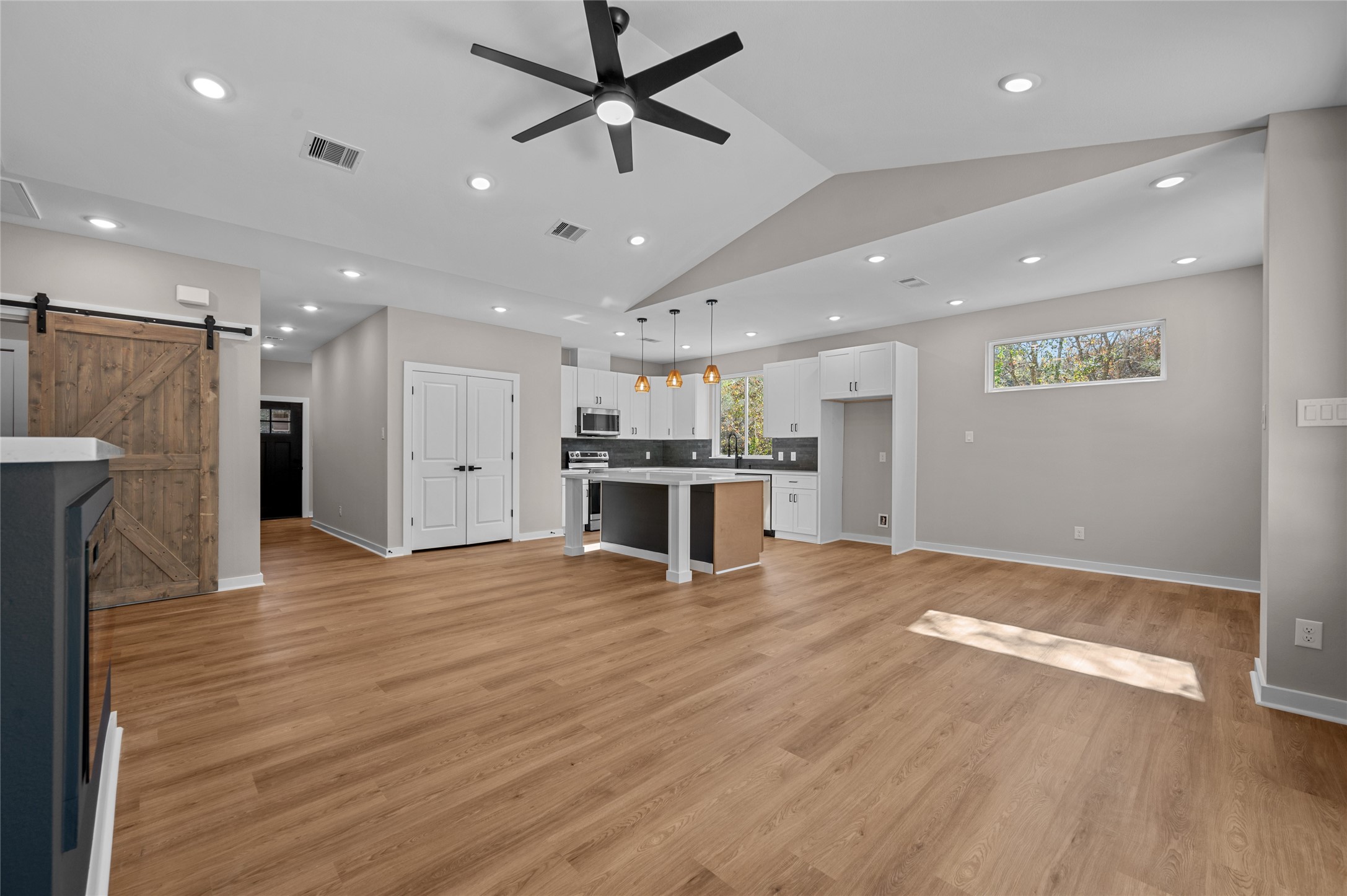 28407 Champion Oaks Drive Property Photo 10