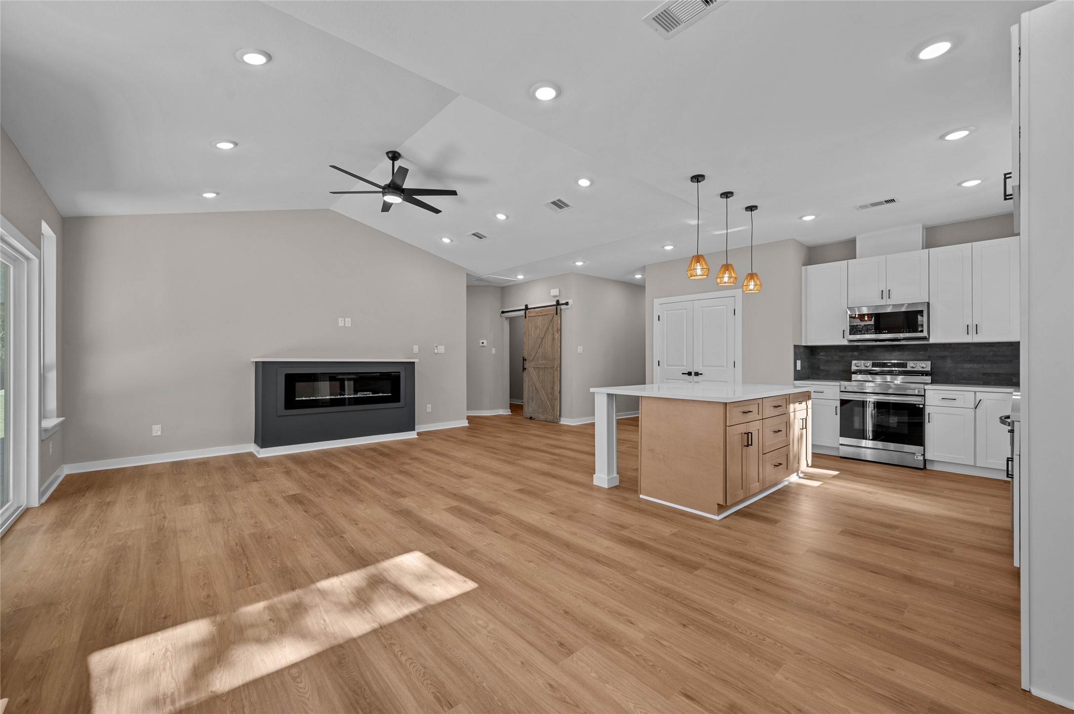 28407 Champion Oaks Drive Property Photo 13