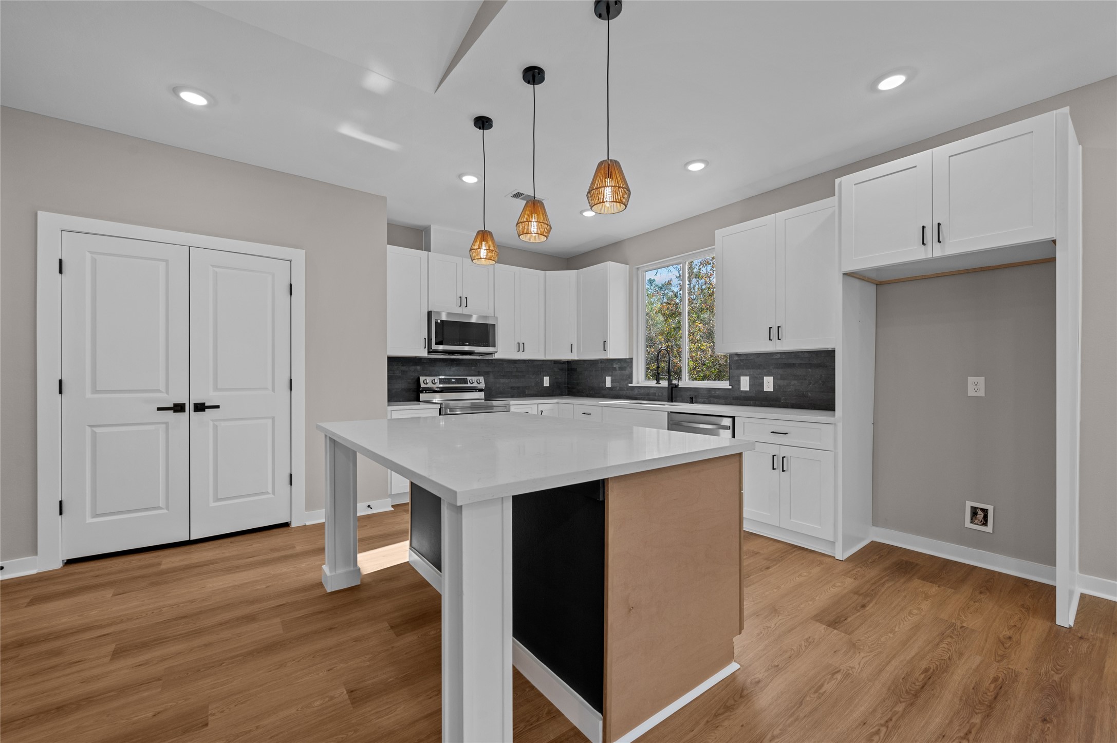 28407 Champion Oaks Drive Property Photo 14