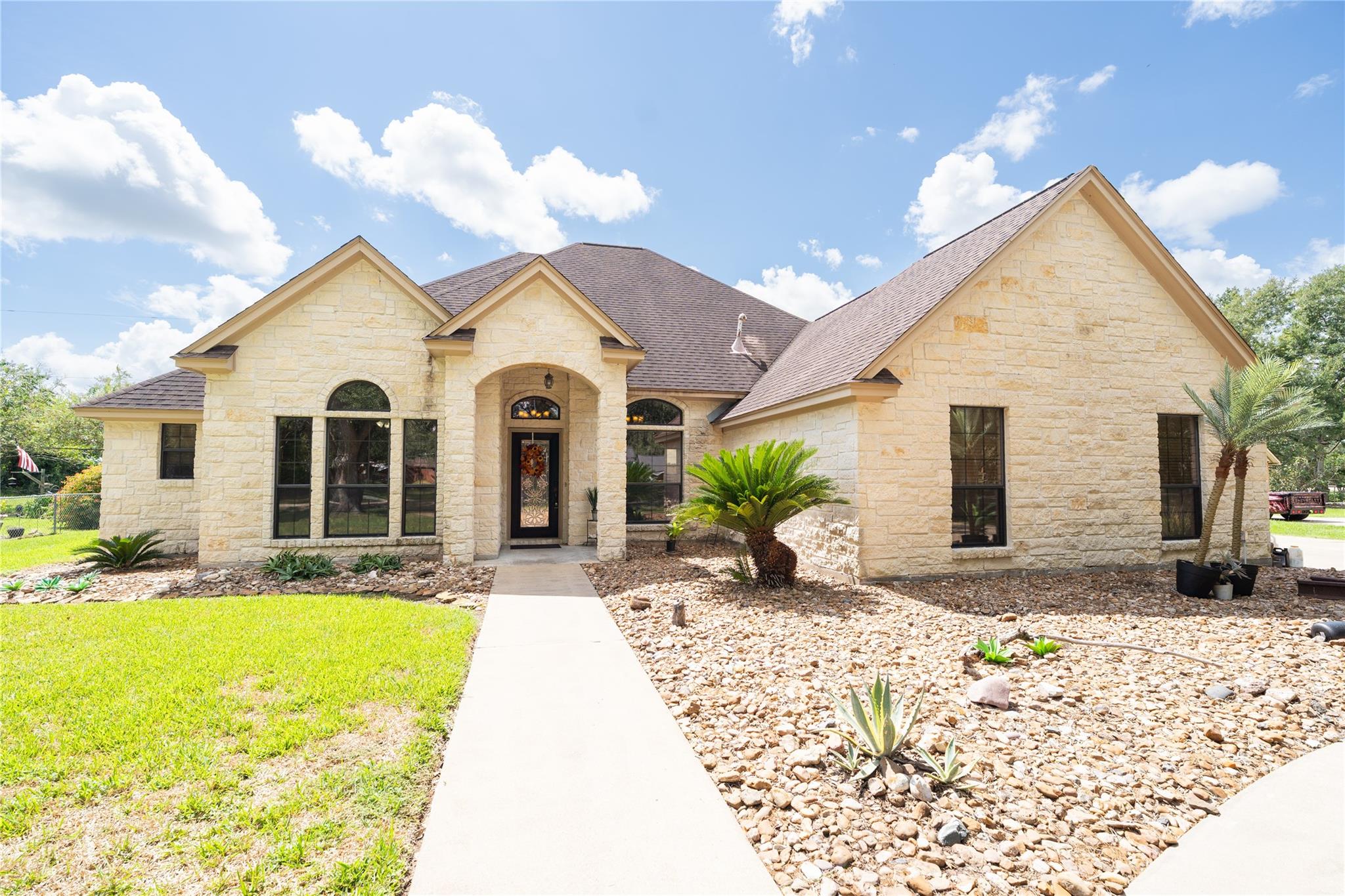 205 W Bronco Bend, Angleton TX 77515 Property Photo 1