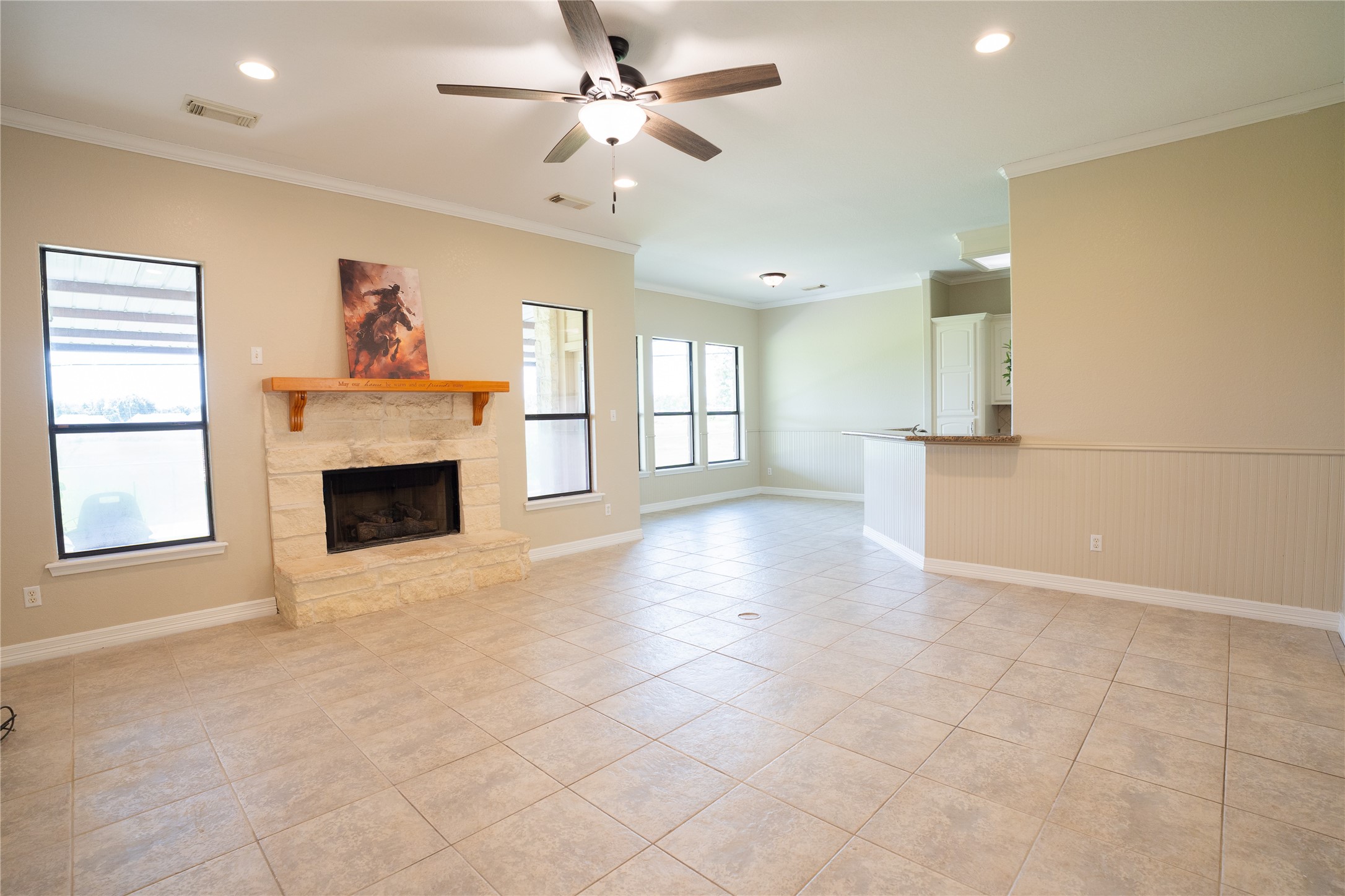 205 W Bronco Bend Property Photo 6