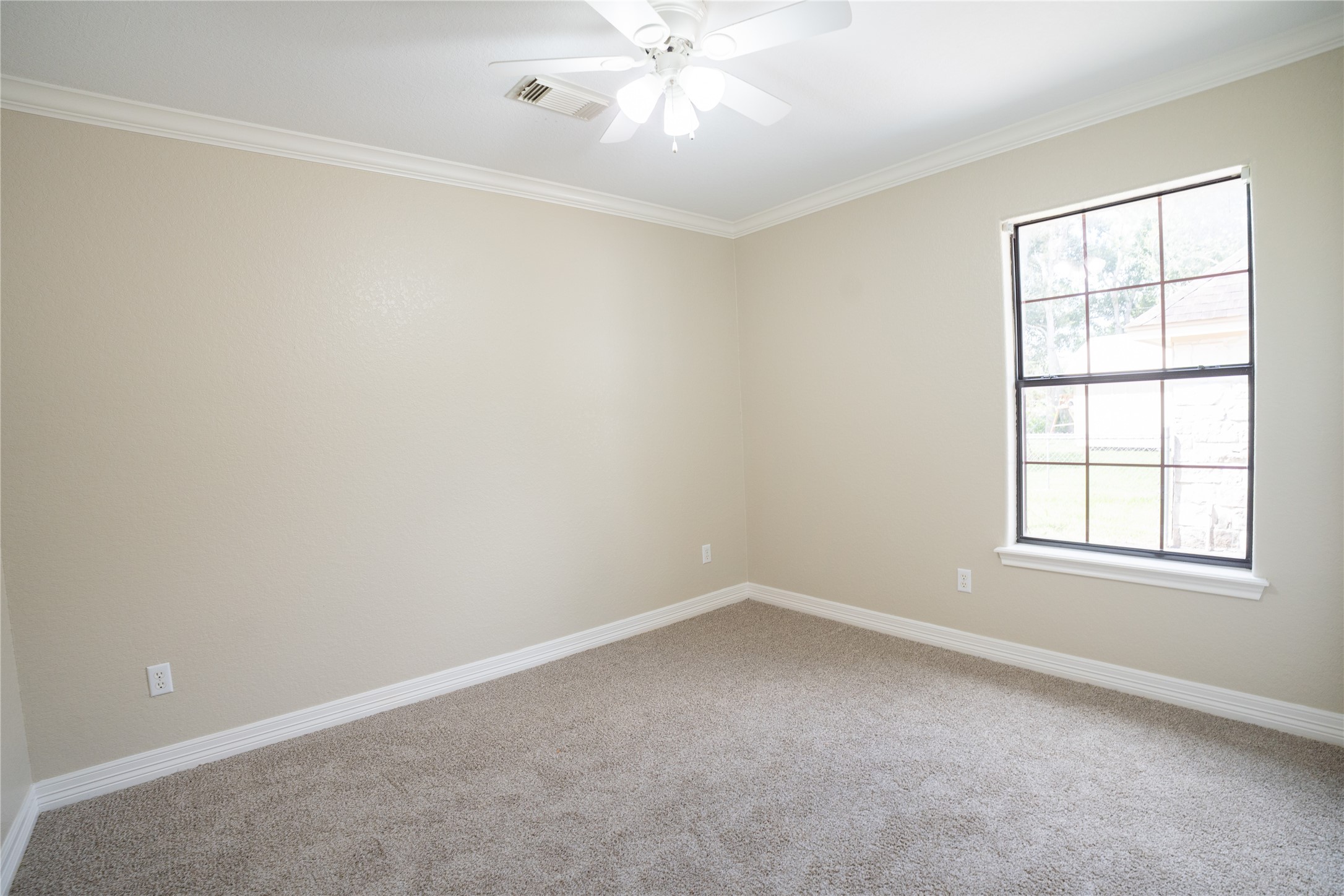 205 W Bronco Bend Property Photo 21