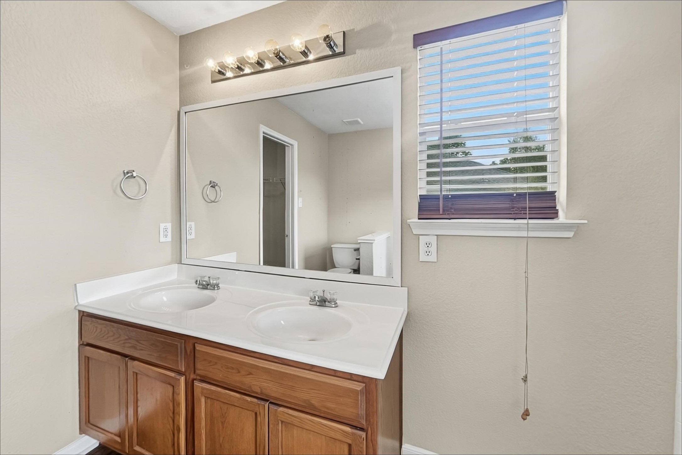 22011 Orchard Dale Drive Property Photo 10