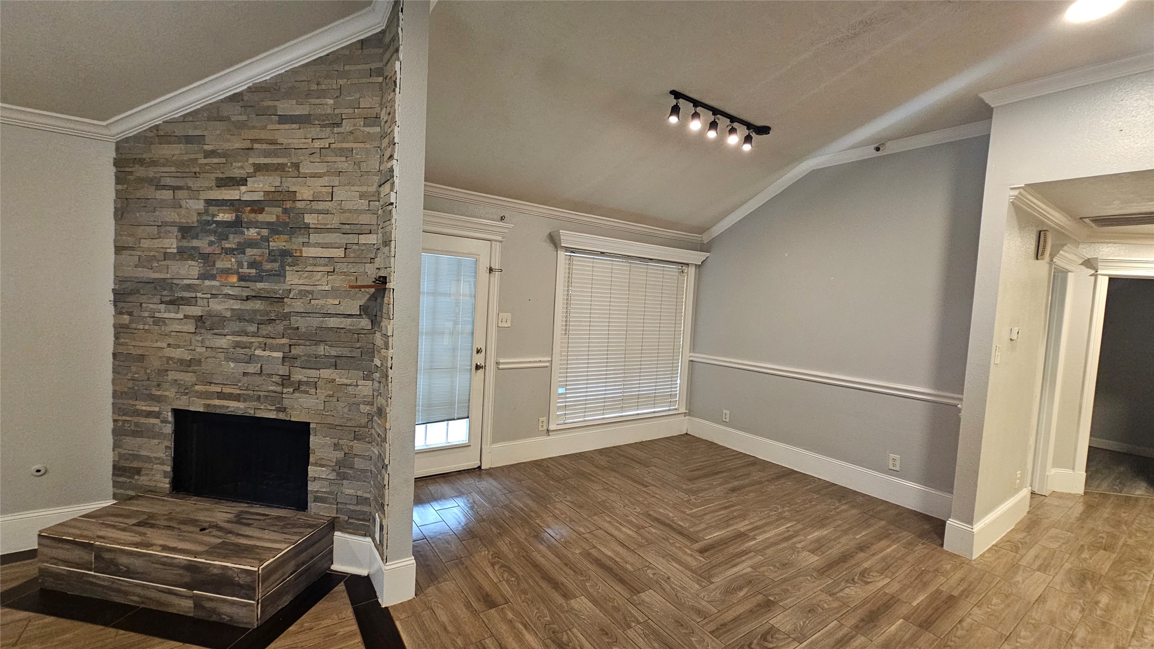 21031 Stoney Haven Drive Property Photo 5
