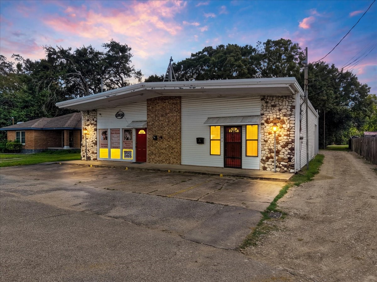619 Dula Street Property Photo 1