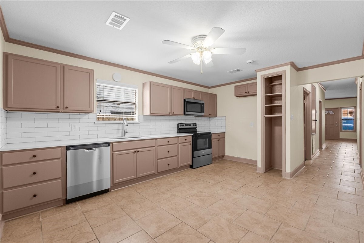 619 Dula Street Property Photo 5