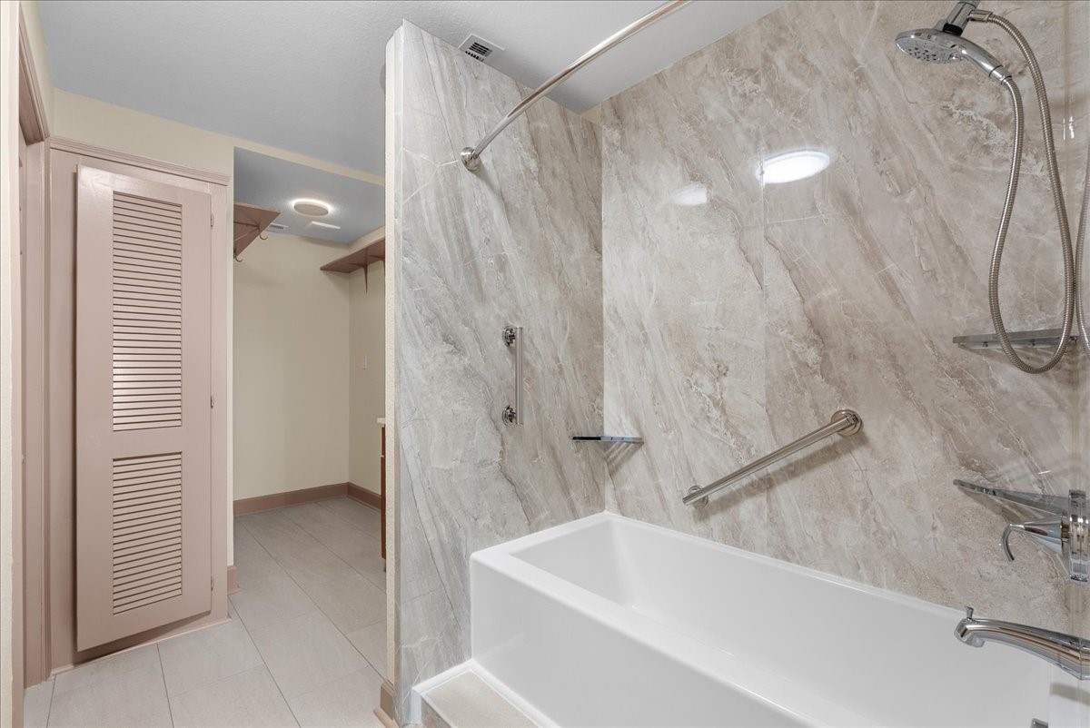 619 Dula Street Property Photo 10