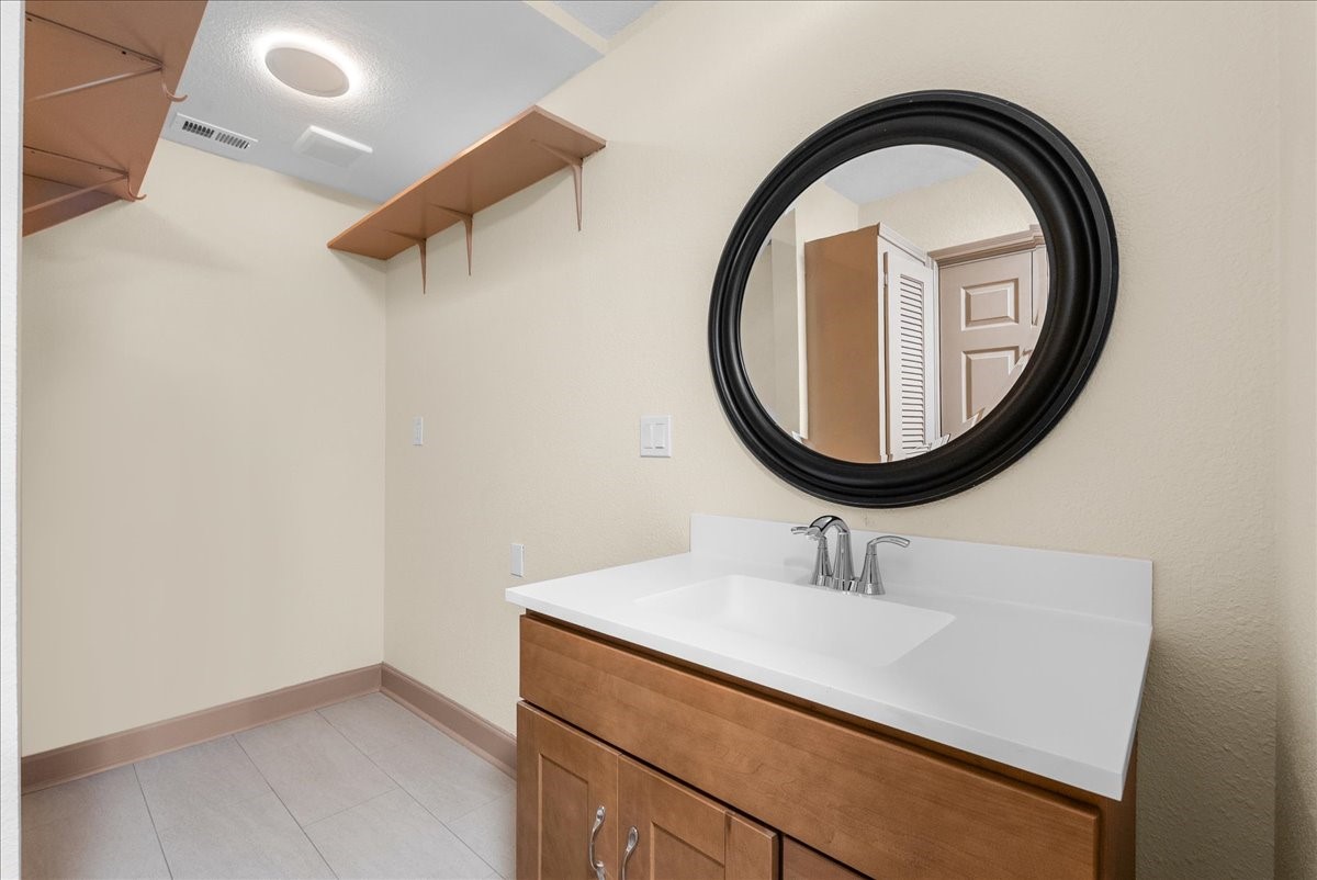 619 Dula Street Property Photo 11