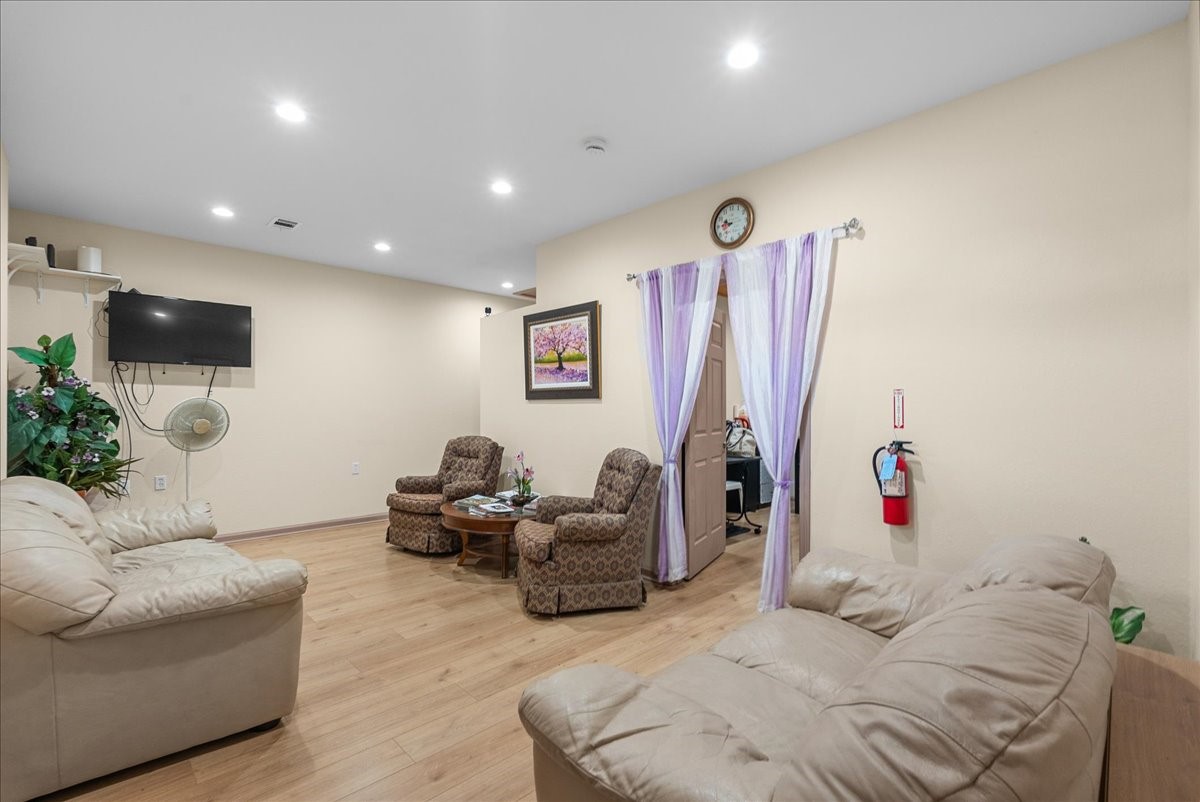 619 Dula Street Property Photo 20