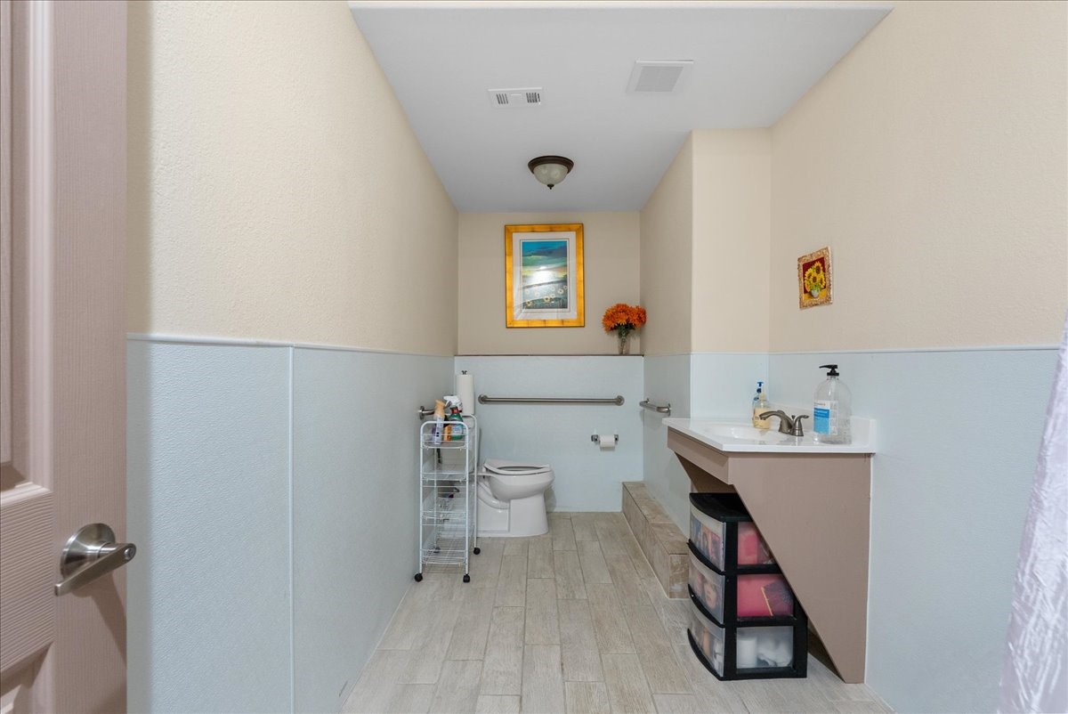 619 Dula Street Property Photo 23